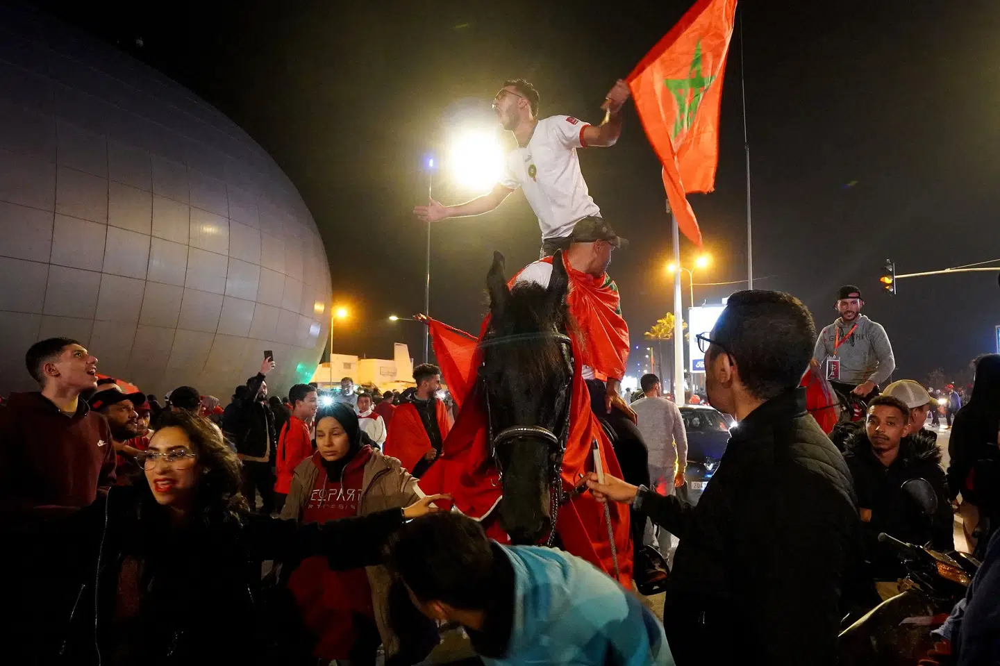 Glæden var stor i den marokkanske by Casablanca, da det lørdag stod klart, at Marokko var kvalificeret til semifinalen ved VM. Thami Nouas/Reuters