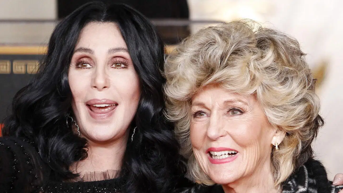 Cher sammen med sin mor Georgia Holt i 2010.