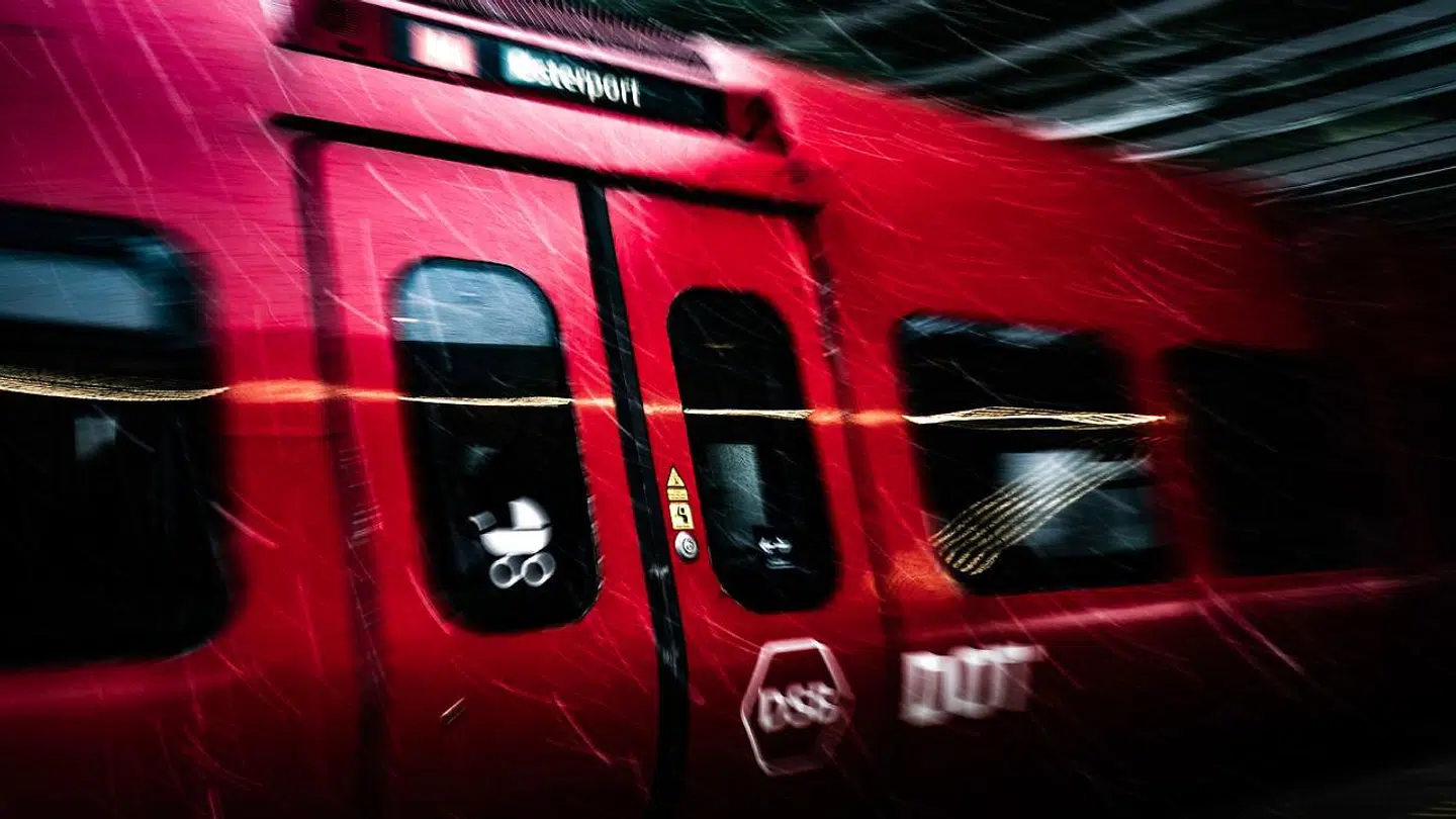 Der mangler informationer på både toge og infoskærme, fordi DSB er ved at skifte deres informationssystem ud. Skal man orientere sig, handler det derfor om at lytte godt efter, når toglinje - og destination bliver læst op i højtalerne. (Arkivfoto)