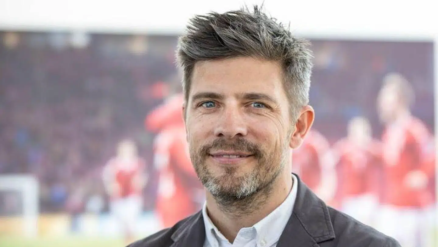 Tobias Hoff fortæller, at der er godt gang i salget af julepakkerne.