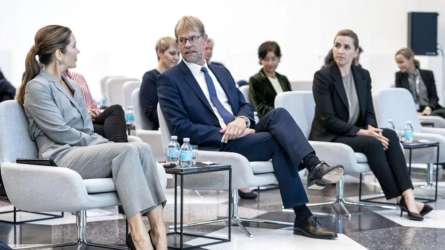 Statsministeren og Kronprinsessen til møde i Dansk Industri i 2020.