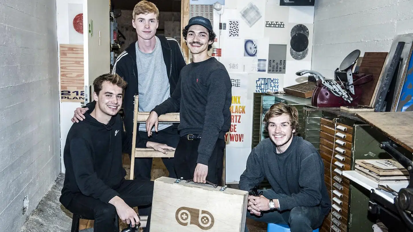 Gutterne bag Gameboks. Christian Alves Agerbæk, Steffen From Pedersen, Rasmus Movin Østergaard og Anthon Schrader