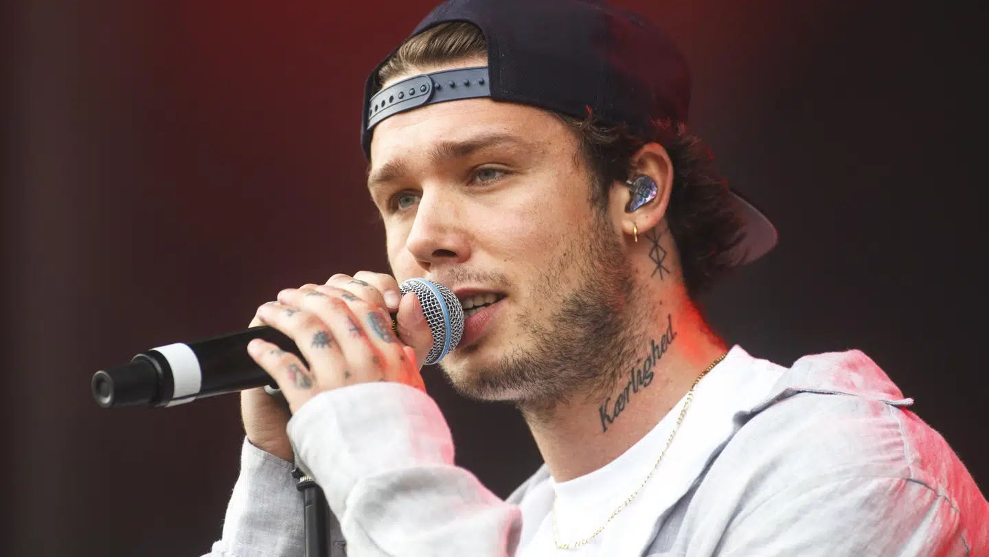 Hugo Helmig under en optræden til ØreSound Festival på Tiøren i Amager Strandpark i august 2021.