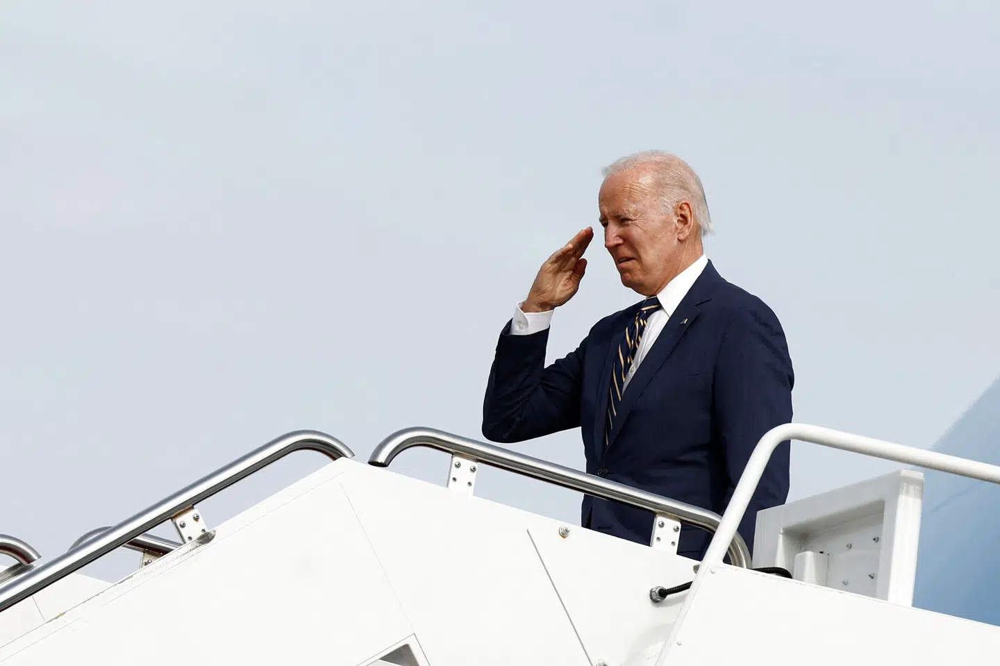 Præsident Joe Biden på luftbasen Base Andrews tirsdag, da Det Hvide Hus meddelte at USA planlægger et internationalt Topmøde for Demokrati i marts. Evelyn Hockstein/Reuters