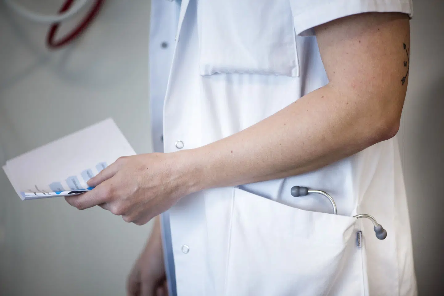 En analyse fra Lægeforeningen viser, at de fem regioner hverken kan overholde behandlingsgarantien eller udredningsgarantien. Foreningen mener, at den nuværende behandlingsgaranti på 30 dage er ude af trit med virkeligheden. Den bør være differentieret, lyder det. (Arkivfoto). Tim Kildeborg Jensen/Ritzau Scanpix