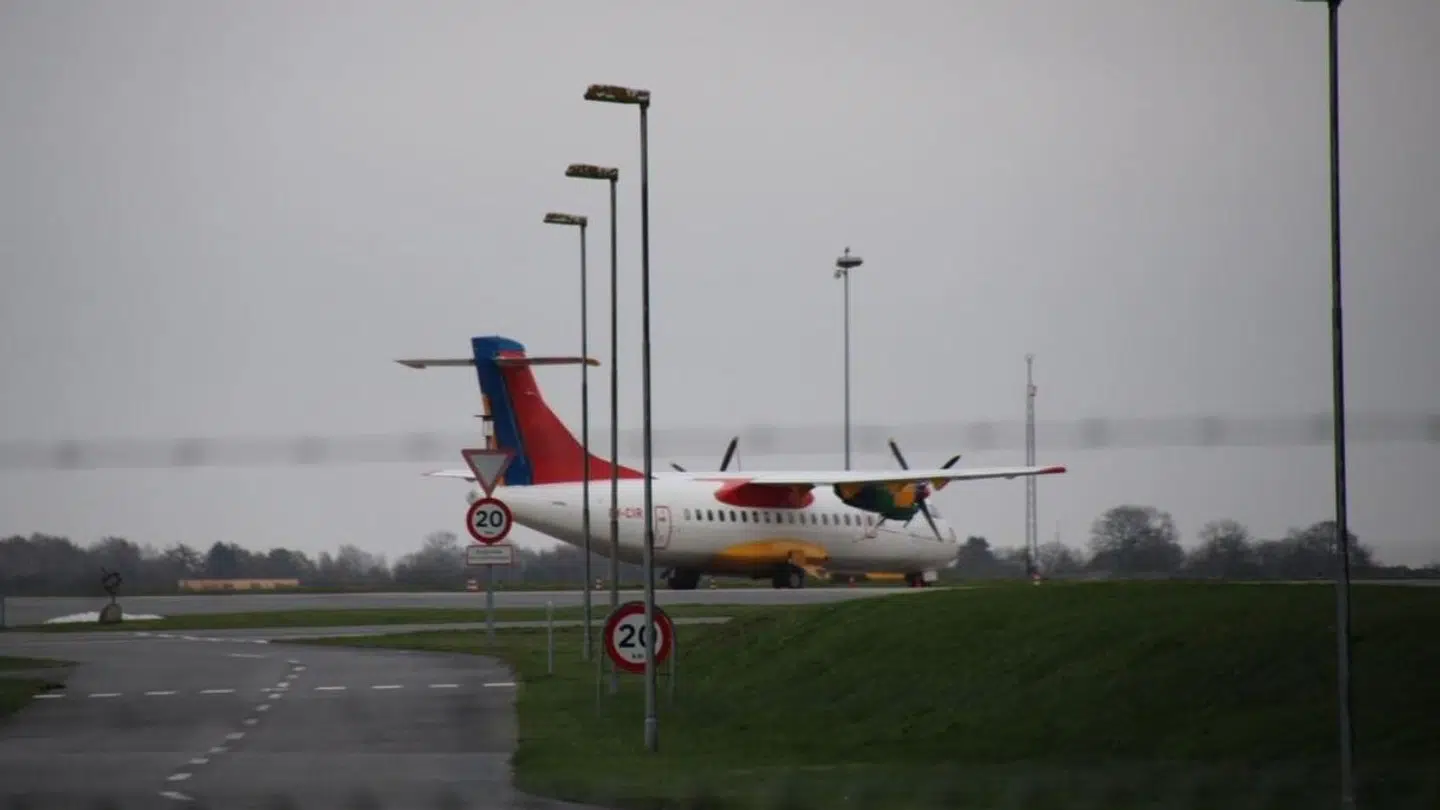 Defekt på fly medfører massive forsinkelser.