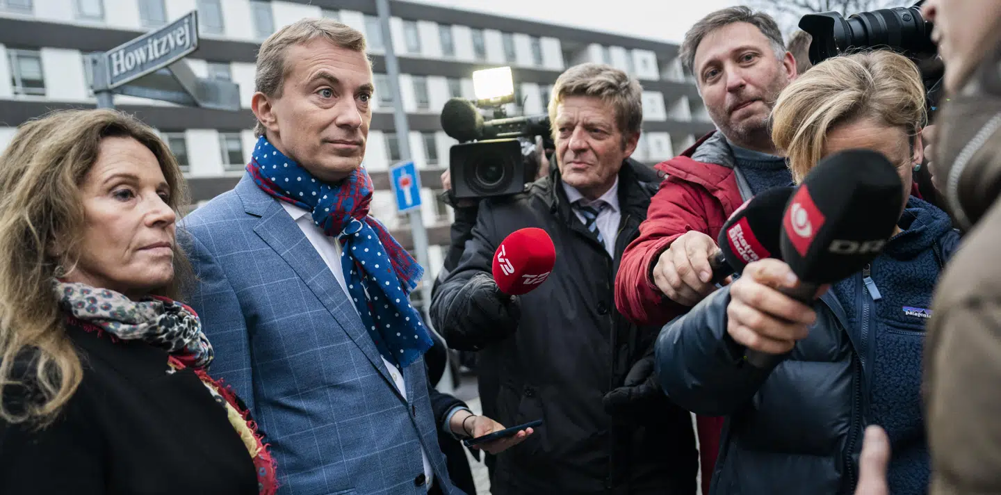 Morten Messerschmidt – flankeret af sin kæreste, Dot Wessmann – ankommer til Retten på Frederiksberg i forbindelse med Meld og Feld-sagen.