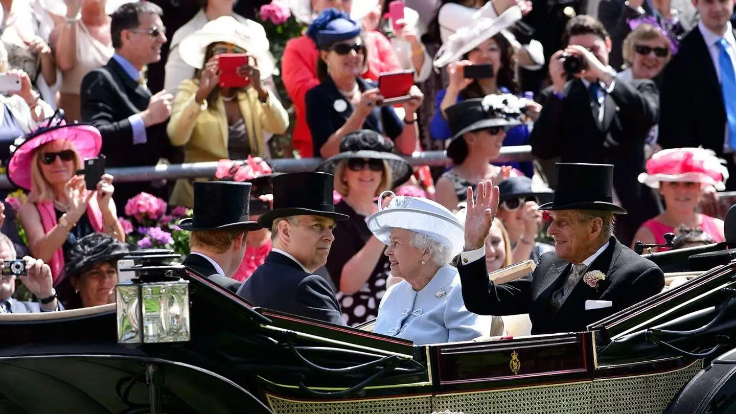 Dronning Elizabeth gjorde, hvad der skulle til, da skandalerne væltede ned over prins Andrew.