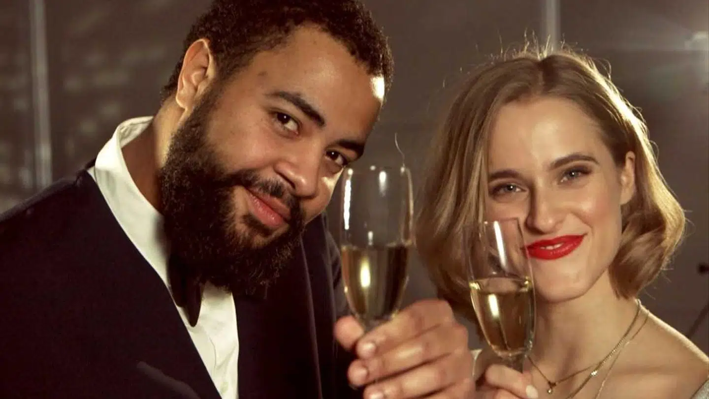 I 2016 var det Andrew Moyo og Cathrine Widunok Wichmann, der var værter på P3-nytårsklassikeren 'Festen & Gæsten'. De var ligeledes værter på det efterfølgende DR3-tv-program, der fulgte op på, hvordan de fester, programmet havde været med til at matche, var gået.