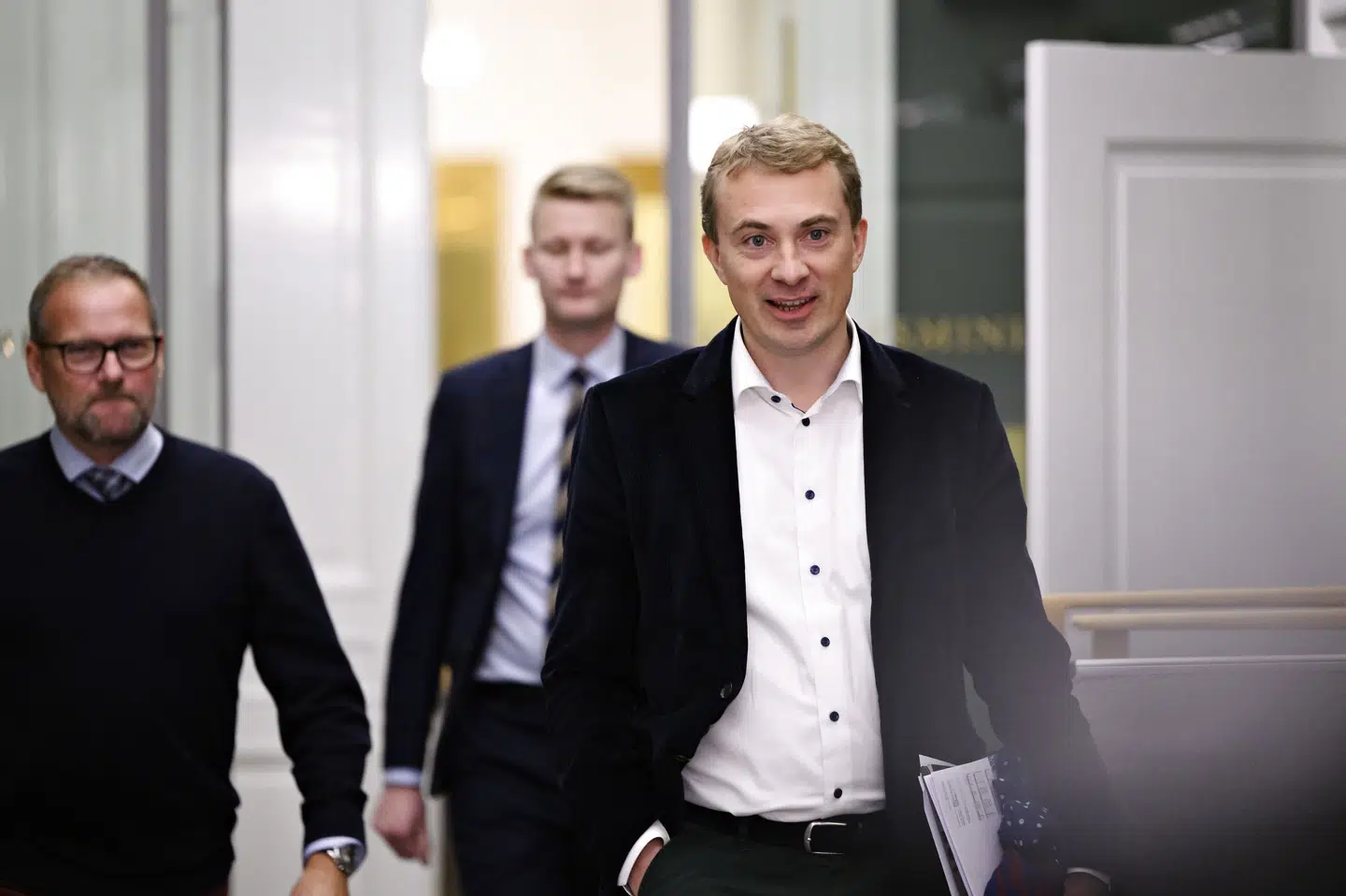 Morten Messerschmidt (DF), René Christensen (DF) og Peter Kofod (DF), efter at de mandag havde været til regeringsforhandlinger i Statsministeriet. Her sagde DF-formanden, at han ser frem til afstemningen om at ophæve hans immunitet. Philip Davali/Ritzau Scanpix