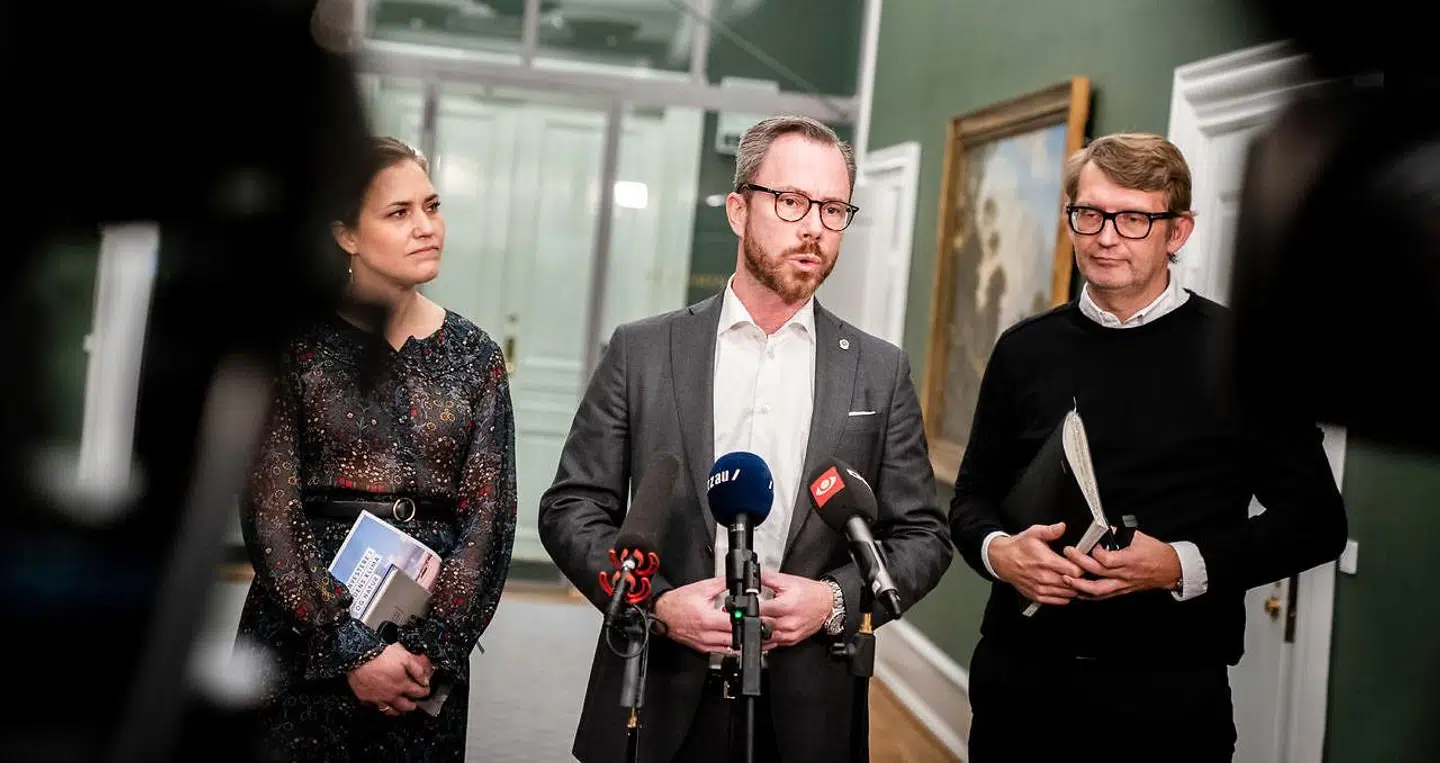 Venstres formand, Jakob Ellemann-Jensen, flankeret af Marie Bjerre og Troels Lund Poulsen (th.).