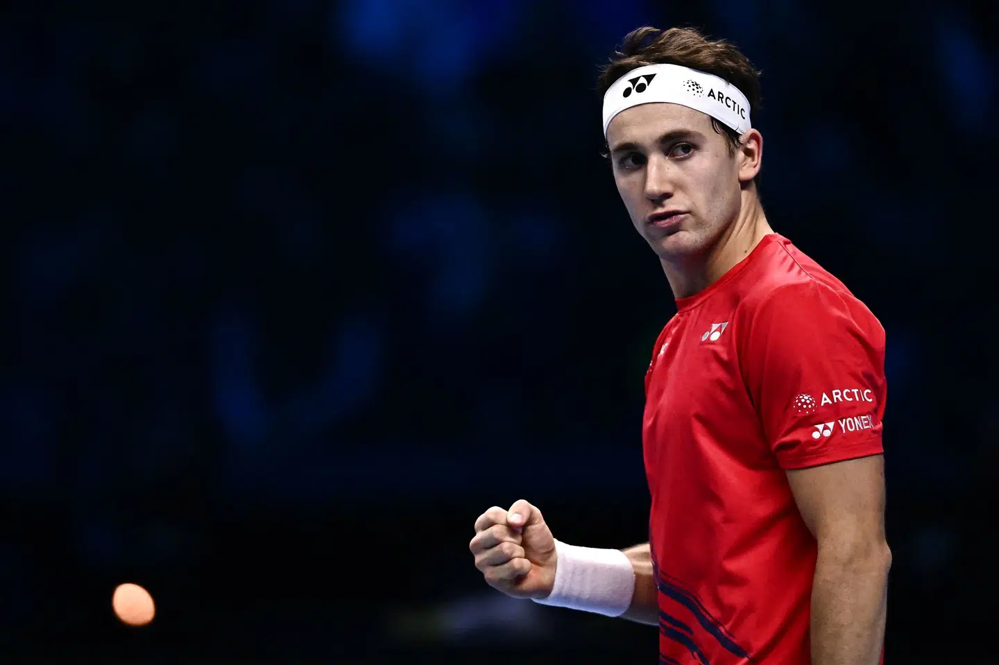 Casper Ruud, der er nummer fire på verdensranglisten, skal kæmpe mod Novak Djokovic om sejren i herrernes sæsonfinale. Marco Bertorello/Ritzau Scanpix