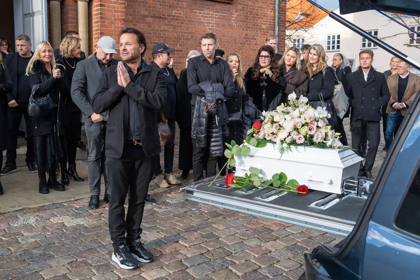 Dennis Knudsen sagde torsdag farvel til sin datter Naomi.