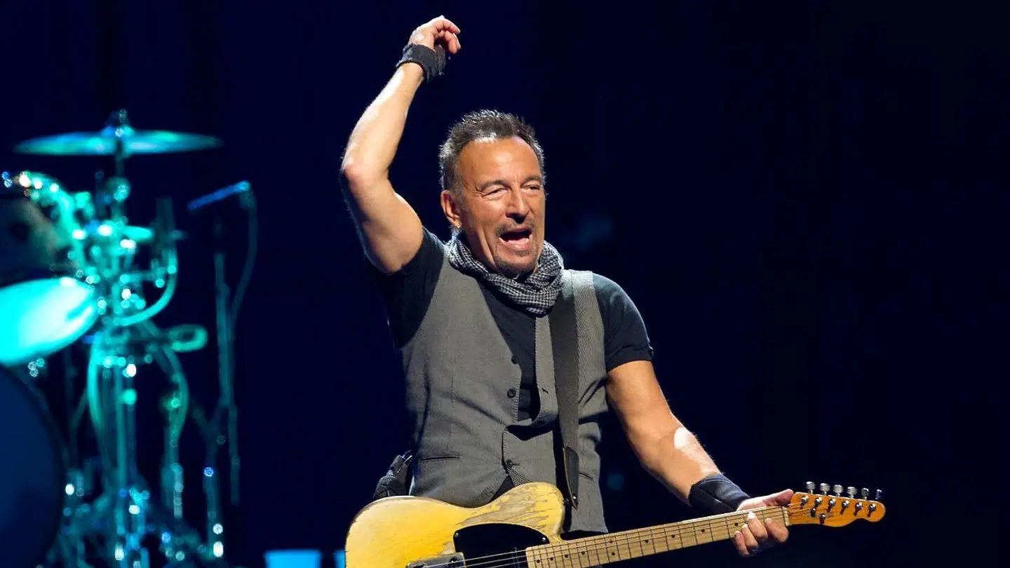 Bruce Springsteen afslører - måske - hvad han synger.