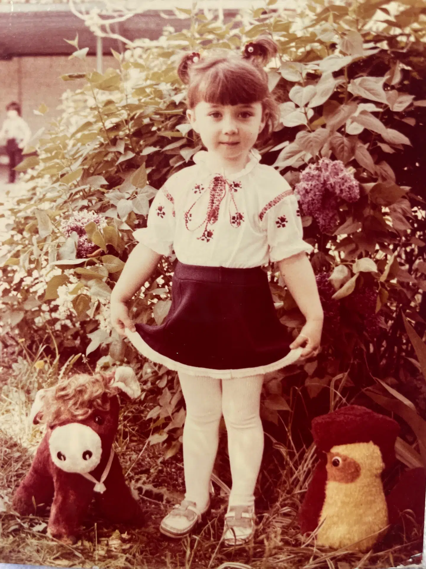 Fireårige Irina dengang, hendes liv så helt anderledes ud.