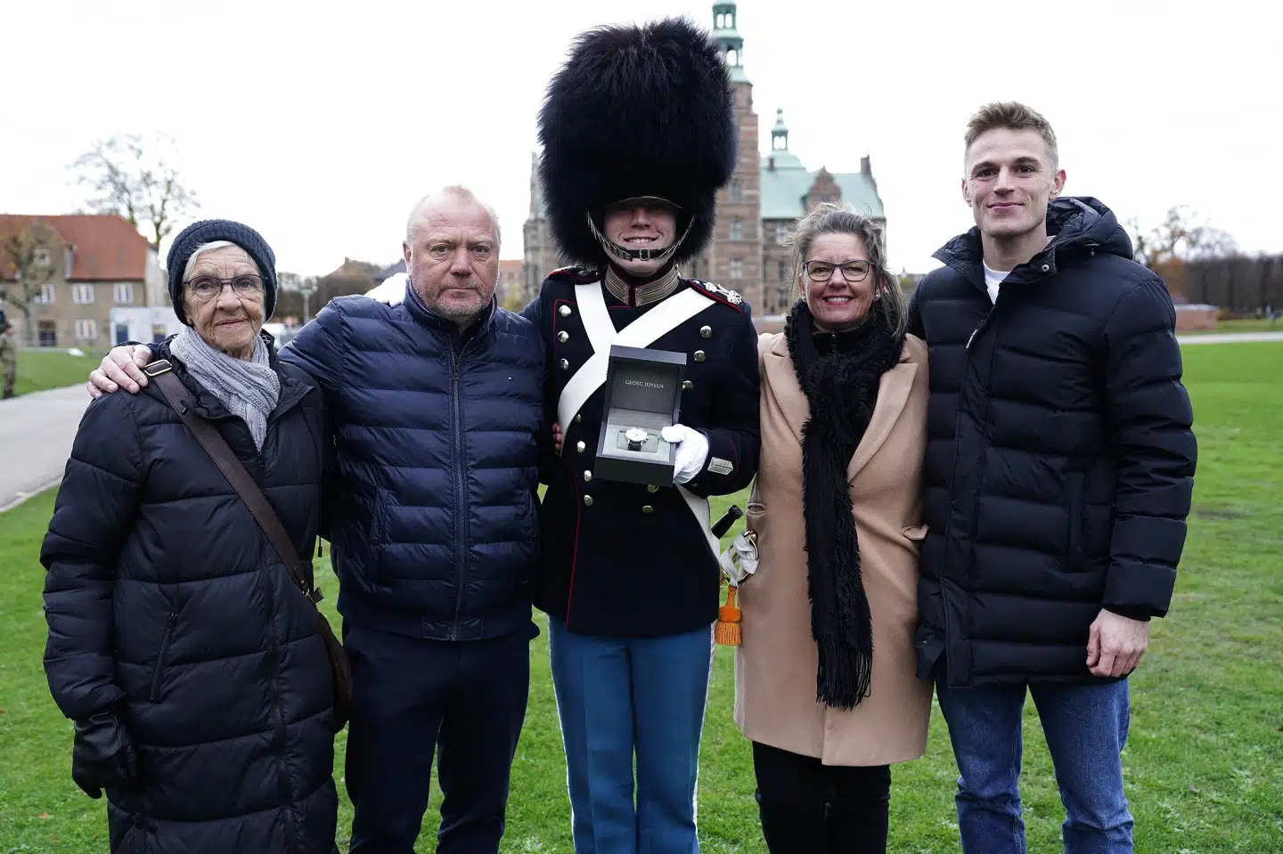 24-årige Frederik Noel Østergaard blev onsdag eftermiddag hædret ved den såkaldte urparade på Den Kongelige Livgardes Kaserne i København. Martin Sylvest/Ritzau Scanpix