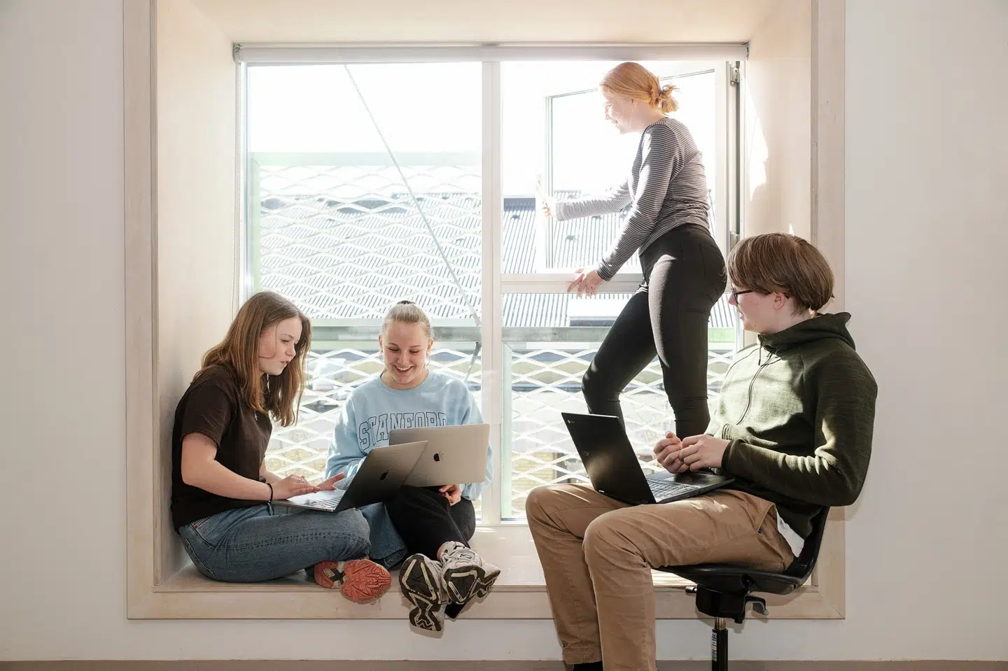 Elever fra Frederiksberg Skole er blandt de deltagende 76 klasser landet over, der har deltaget i Masseeksperimentet 2021 om kemiske stoffer i klasselokaler. Fotograf Jakob Vind. Free