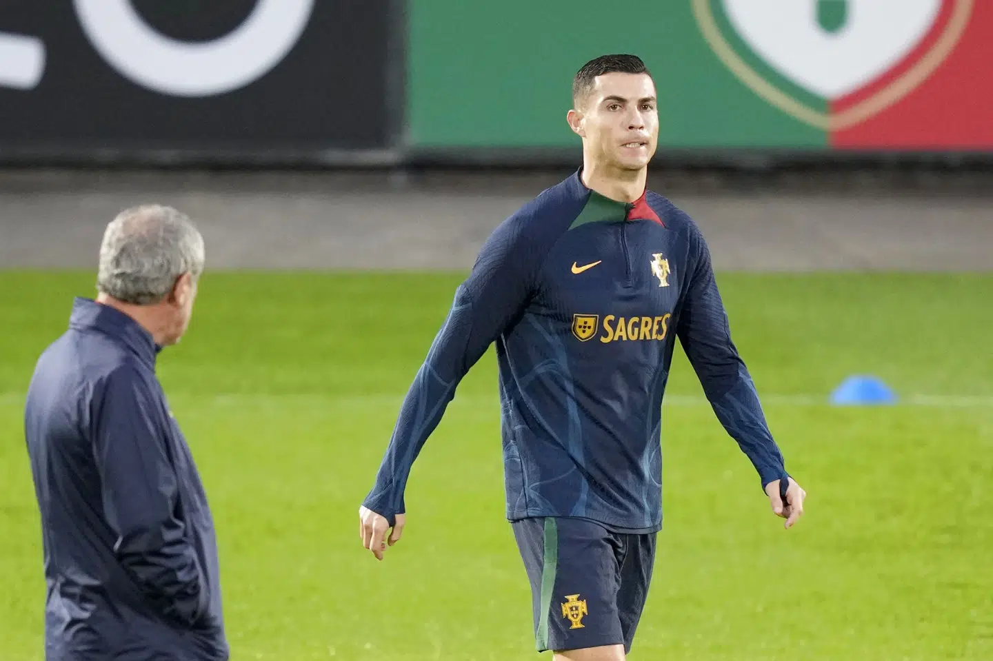 Cristiano Ronaldo er lige nu i gang med forberedelserne til VM i Qatar med Portugal. I England løber han med alle overskrifterne på grund af et interview, der endnu ikke er vist i sin fulde længde. Armando Franca/Ritzau Scanpix