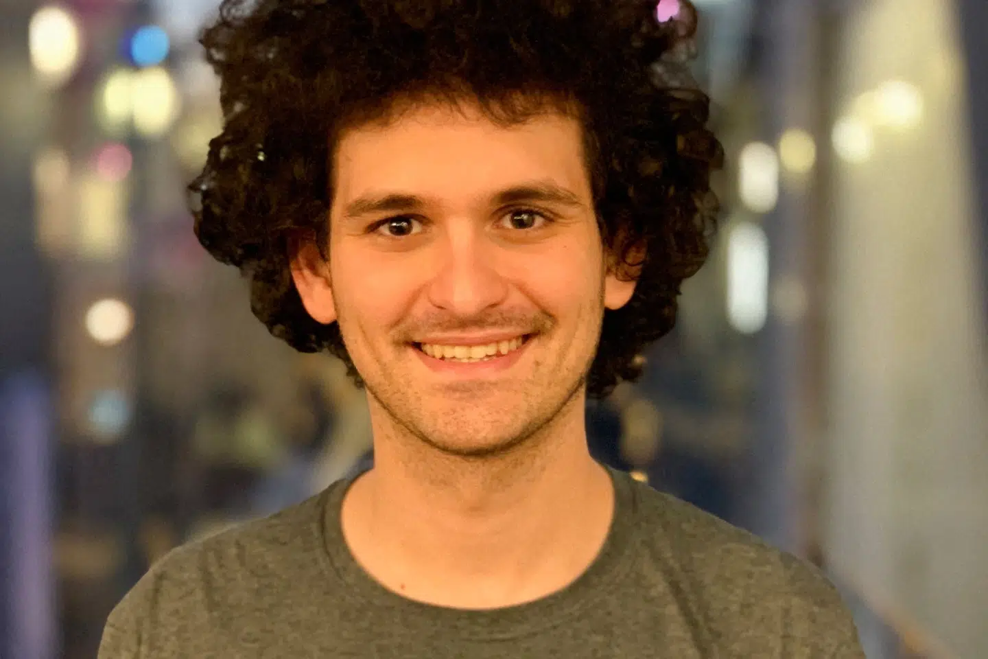 FTX-grundlægger Sam Bankman-Fried, som er kendt for sin ofte uformelle påklædning i T-shirts og shorts, er gået fra at være billedet på en kæmpe kryptosucces til at være hovedperson i et stort kollaps. (Arkivfoto). Ftx/Reuters