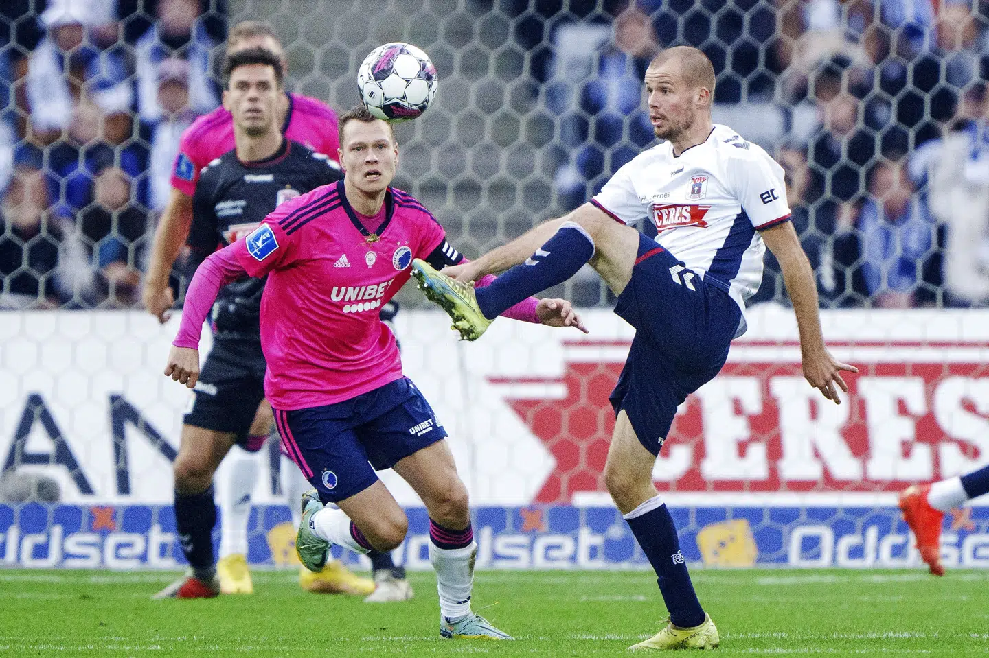 Nicolai Poulsen (til højre) er utilfreds med AGF's præstationer i efteråret. Bo Amstrup/Ritzau Scanpix