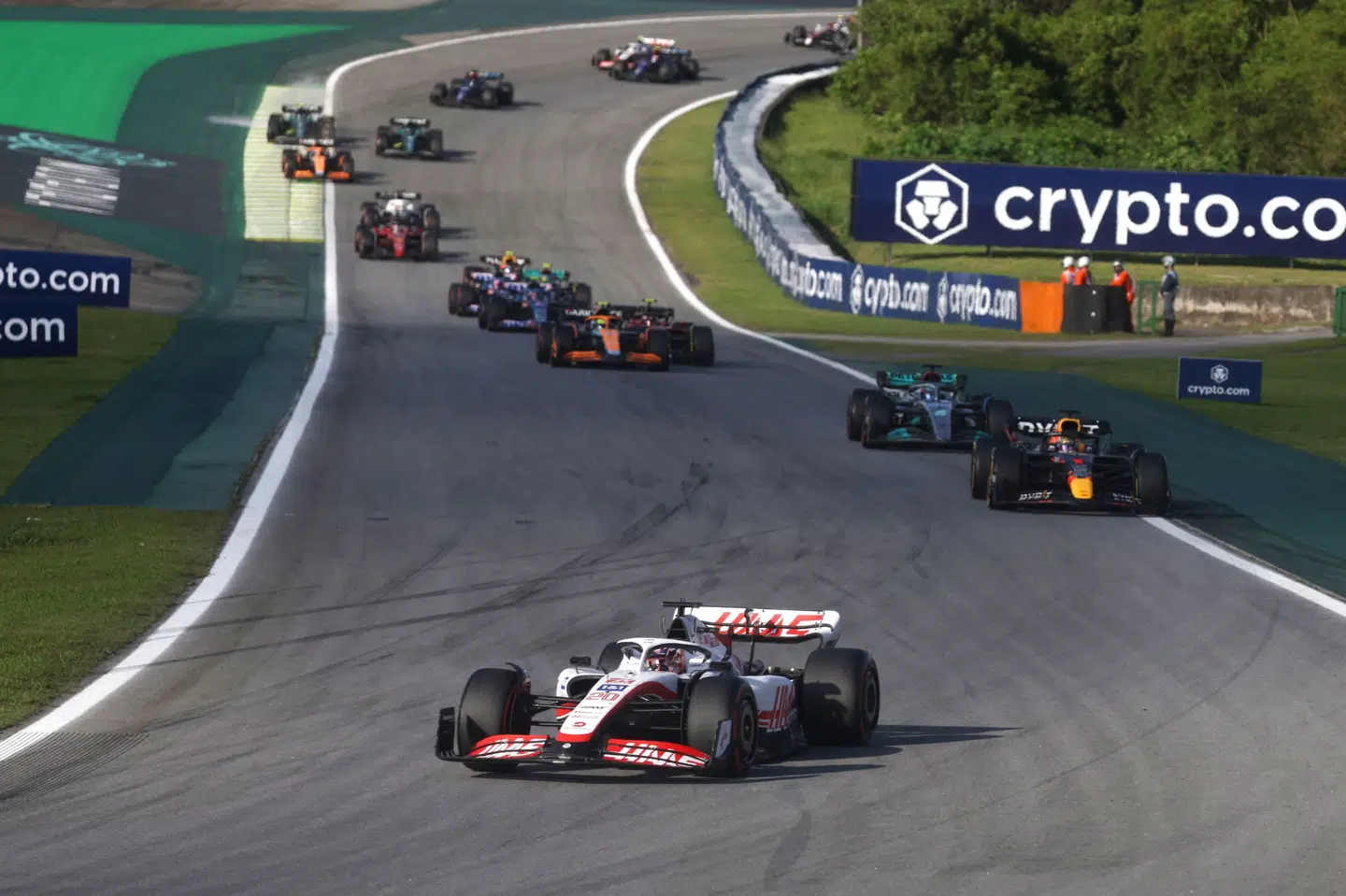 Kevin Magnussen prøvede lørdag at ligge forrest i et Formel 1-løb. Han endte som nummer otte. Ricardo Moraes/Reuters