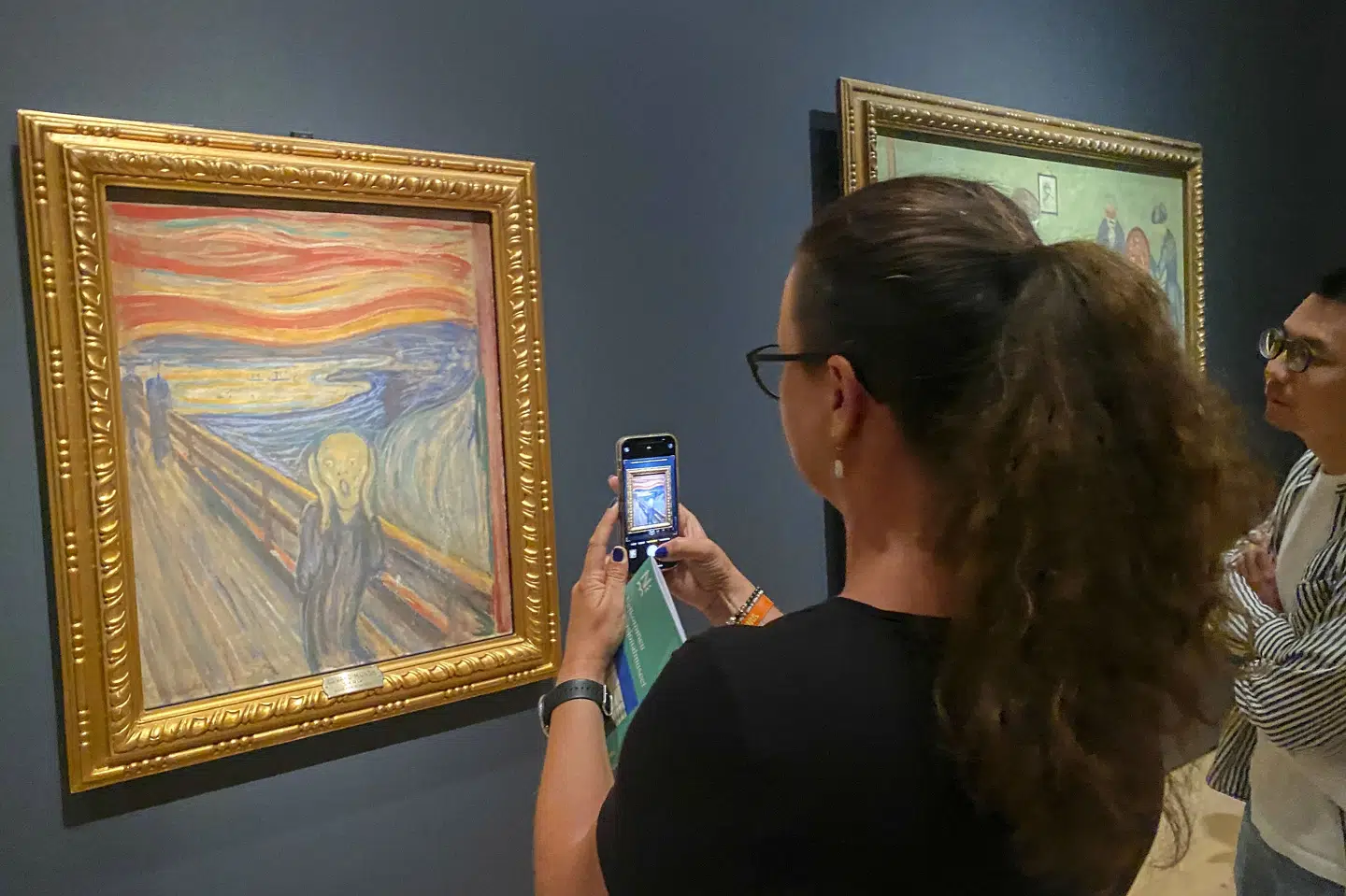 En dansker var blandt tre aktivister, der blev anholdt, da de ville lime sig fast til Edvard Munchs maleri Skriget på det norske nationalmuseum i Oslo. Arkivfoto.