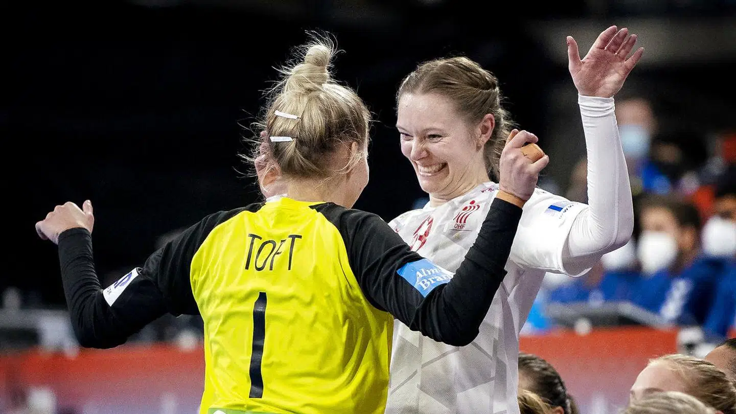 Anne Mette Hansen og Sandra Toft nyder livet i Ungarn.