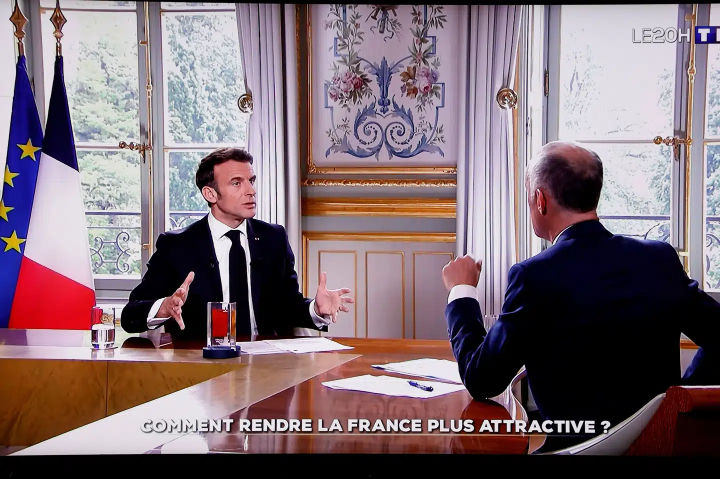 Frankrigs præsident, Emmanuel Macron, siger til tv-stationen TF1, at døren står åben for træning af ukrainske kamppiloter i franske kampfly. Pascal Rossignol/Reuters