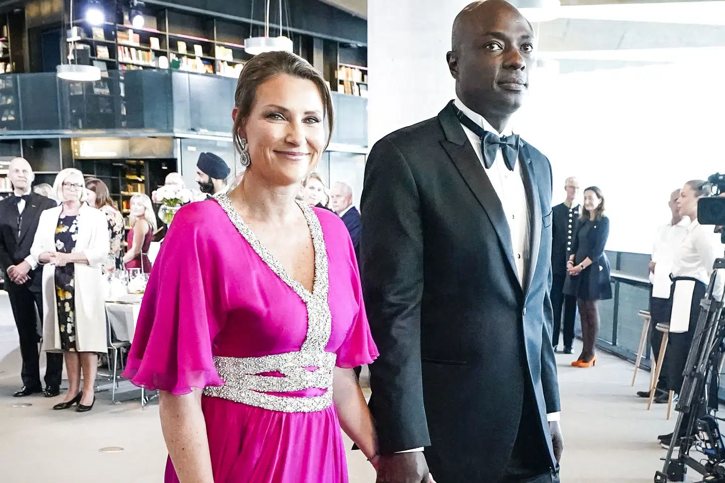 Norges prinsesse Märtha Louise siger i en pressemeddelse tirsdag, at hun ikke længere repræsenterer kongehuset officielt. Beslutningen er truffet sammen med hendes forældre, kong Harald og dronning Sonja, for at skabe ro om kongehuset. Her ses hun med sin forlovede, Durek Verrett. Lise Aserud/Ritzau Scanpix