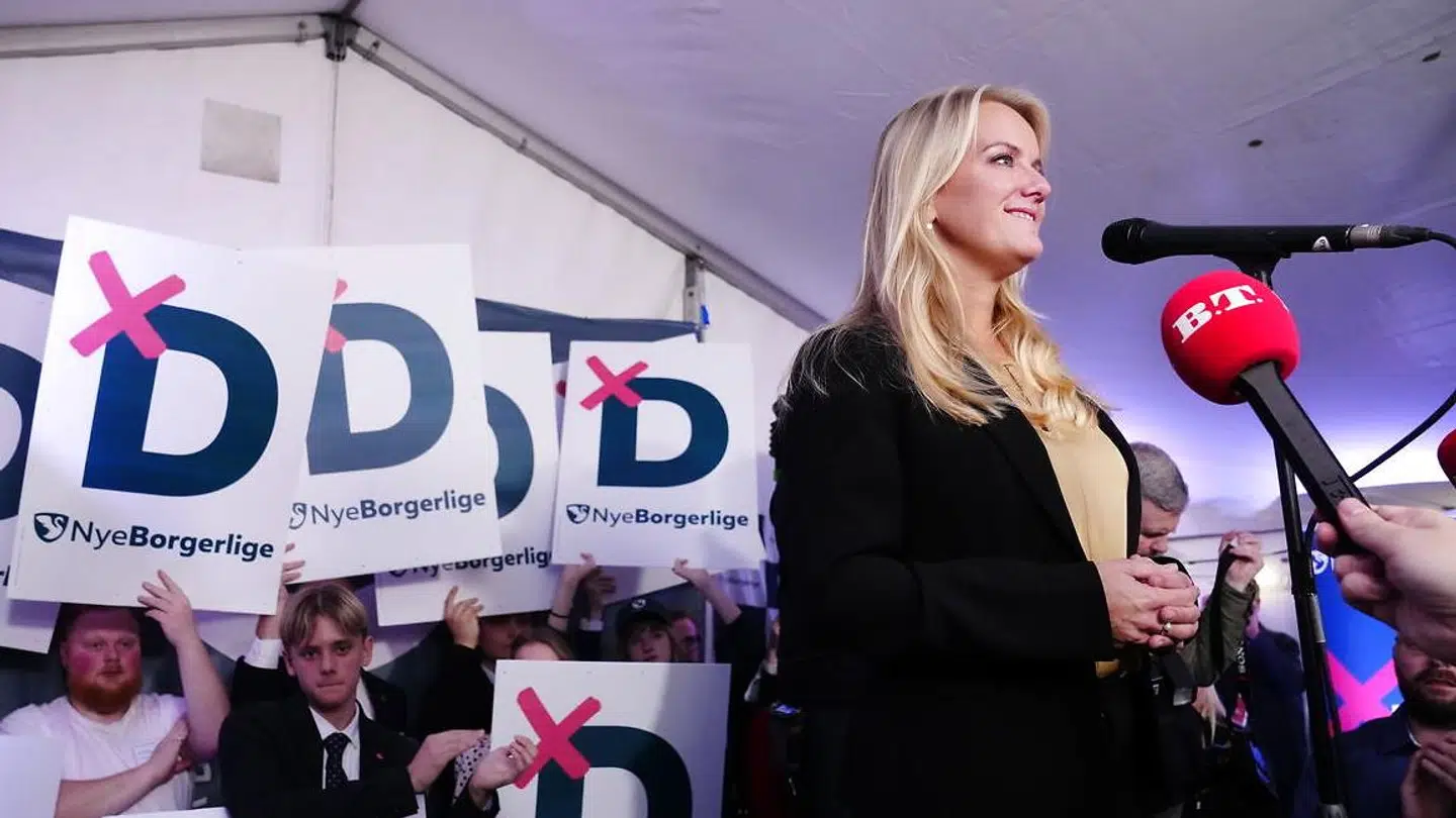 Pernille Vermund holder tale til Nye Borgerlige under valgfesten i tirsdags. Kort tid efter overfalder Mette Thiesens kæreste en medarbejder i Nye Borgerlige og bliver smidt ud fra festen.