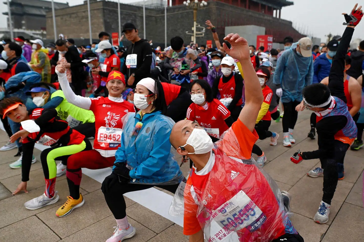 Kinesere gør sig klar til Beijing Marathon, hvoraf de seneste to udgaver har været aflyst. Wang Zhao/Ritzau Scanpix