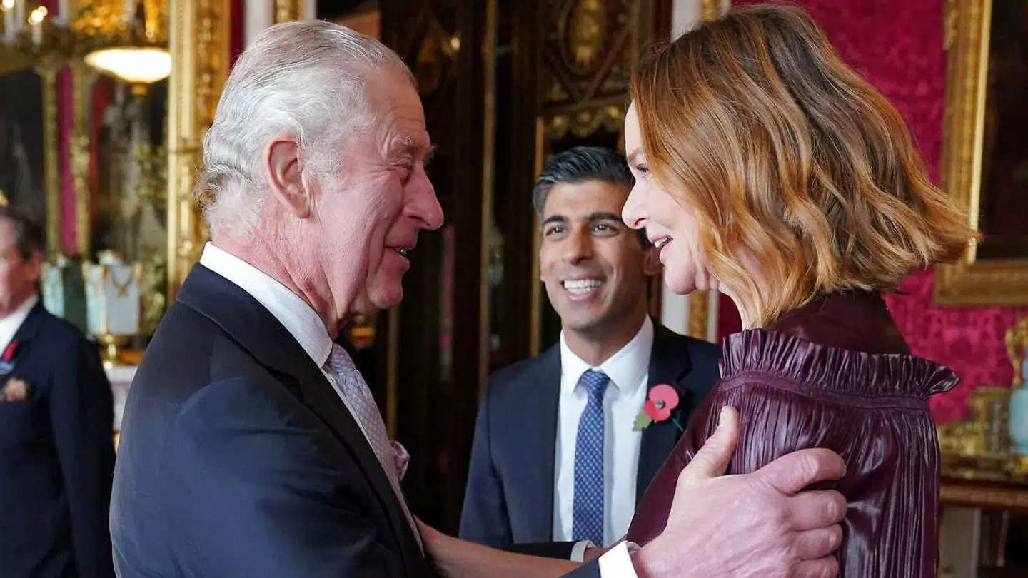 Kong Charles tog lørdag mod blandt andre premiereminister Rishi Sunak og modedesigner Stella McCartney til en reception på den royale residens Buckingham Palace forud for klimatopmødet i Egypten.