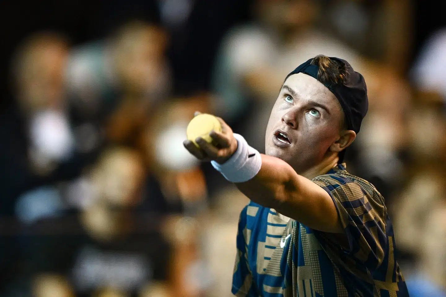 Holger Rune er nummer 18 på den seneste verdensranglisten, men vil med sine præstationer i Paris Masters tage endnu et spring mod top-10. Christophe Archambault/Ritzau Scanpix