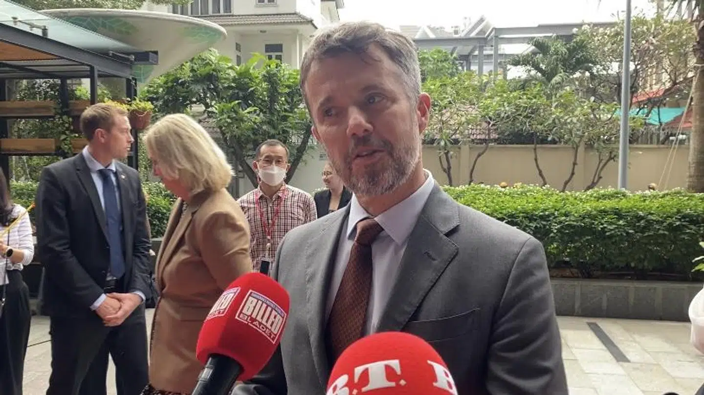 Kronprins Frederik ville ikke tale om forholdet til broderen under besøget i Vietnam.