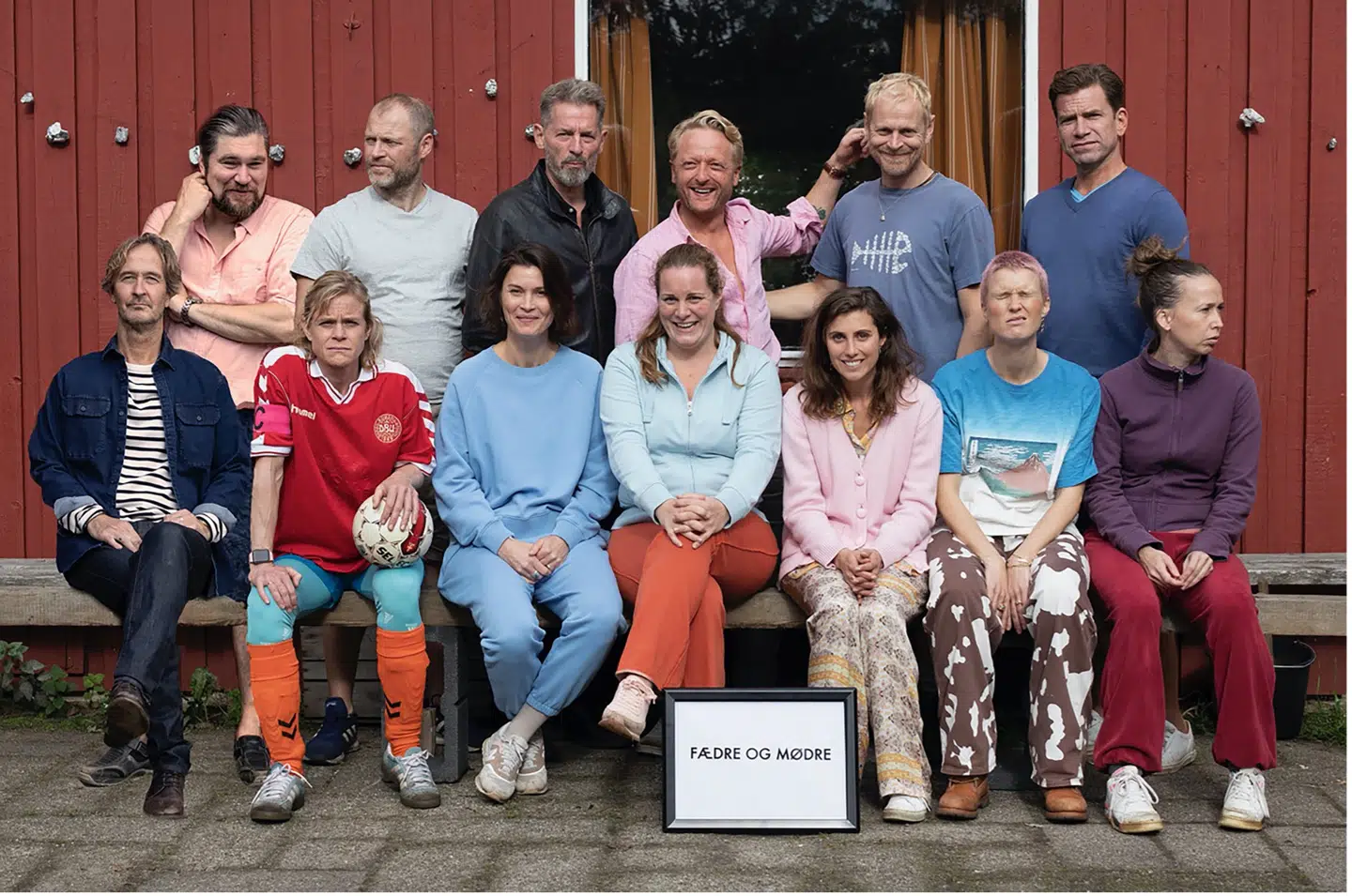 ‘Fædre og mødre’ er fyldt med kendte danske skuespillere.