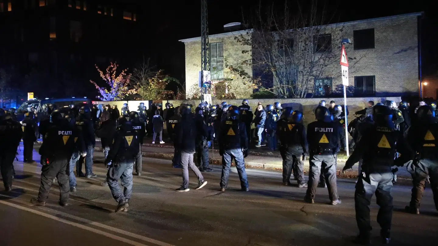 Massiv tilstedeværelse fra politiet tirsdag aften. Foto: presse-fotos.dk