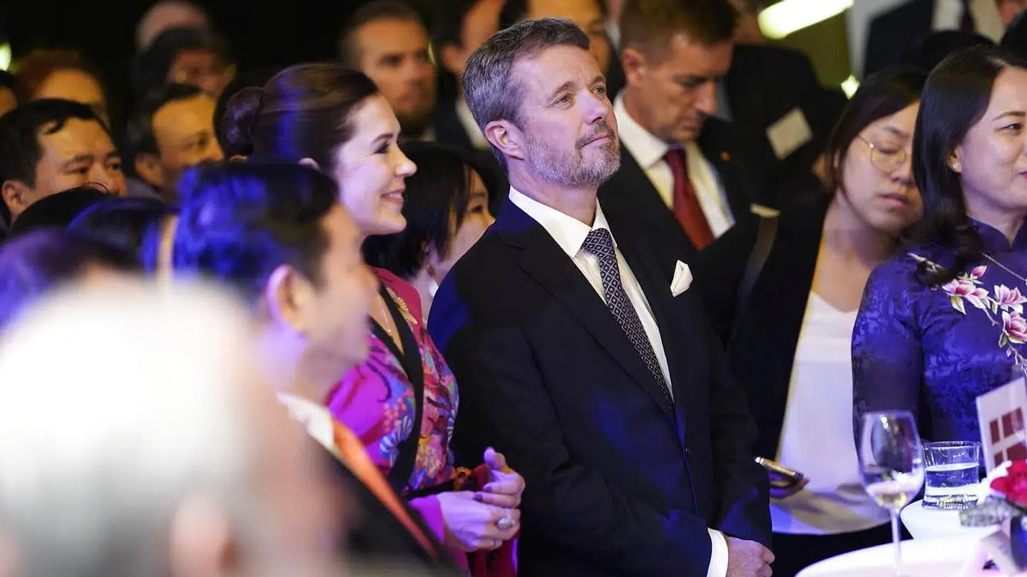 Både Kronprinsessen og Kronprinsen holdt taler tirsdag i Hanoi.