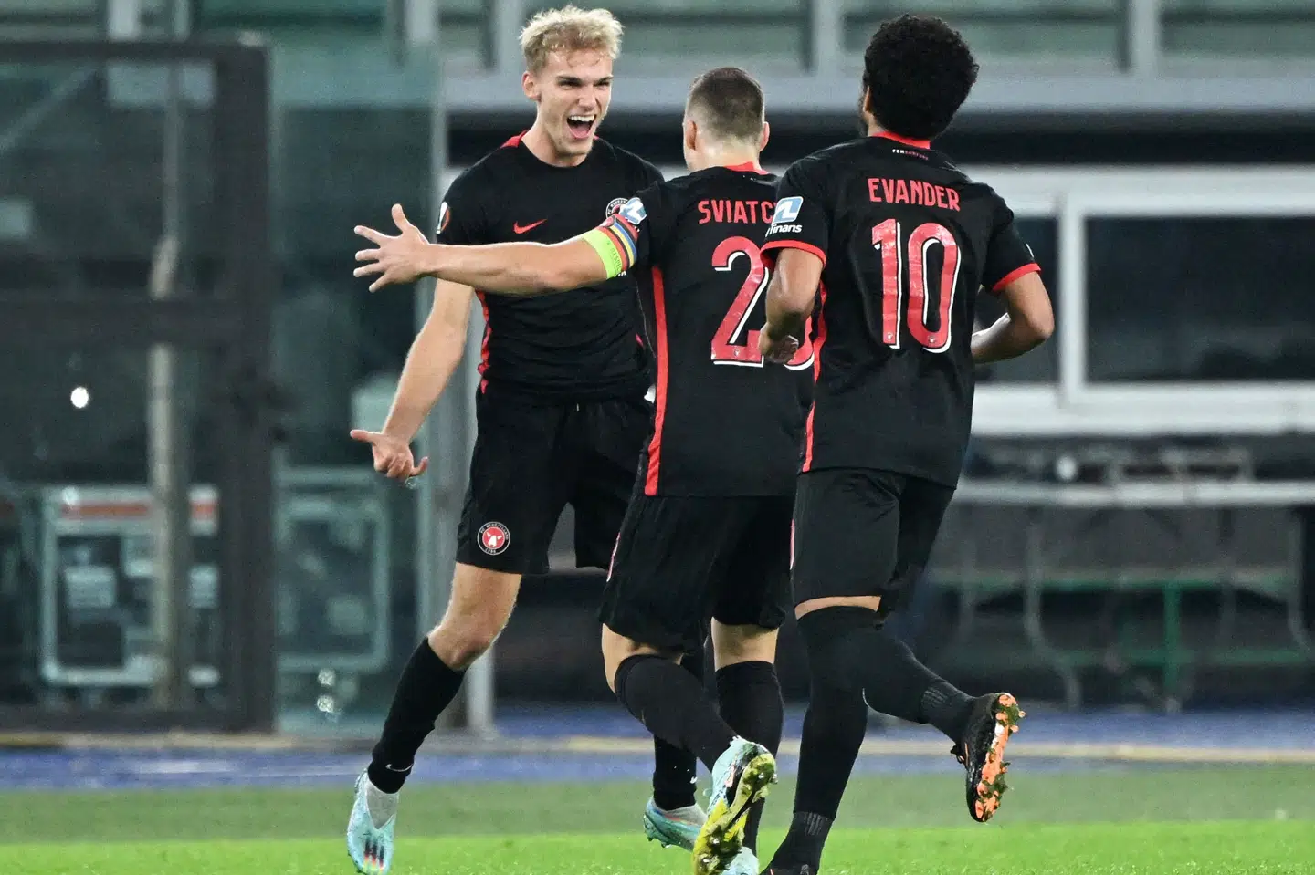Gustav Isaksen bragte torsdag FC Midtjylland foran med 1-0 tidligt i kampen, men Lazio vandt 2-1 hjemme i Rom. Alberto Lingria/Reuters