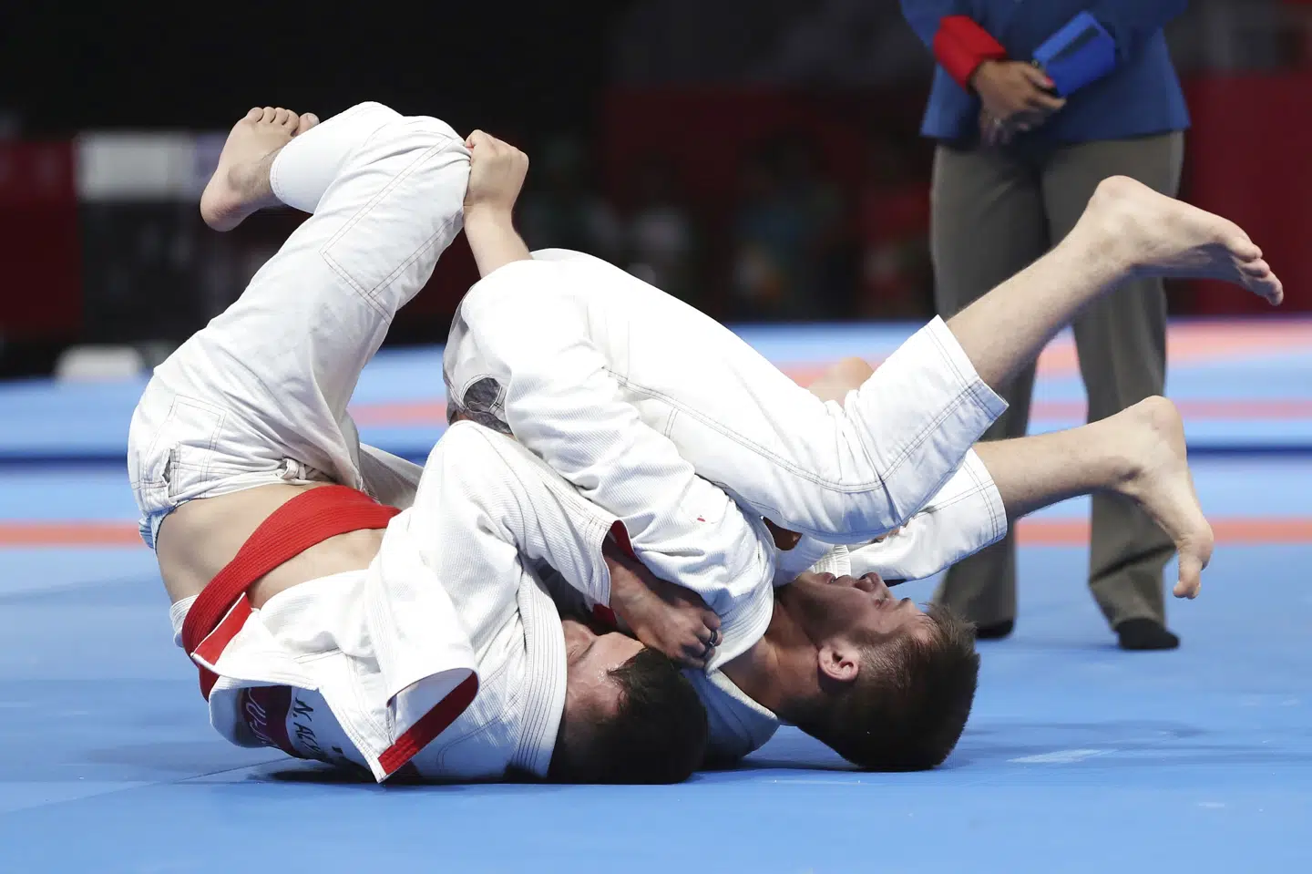 VM i ju-jitsu begynder på lørdag i Abu Dhabi. På billedet ses en kamp ved Asian Games. (Arkivfoto). Achmad Ibrahim/Ritzau Scanpix