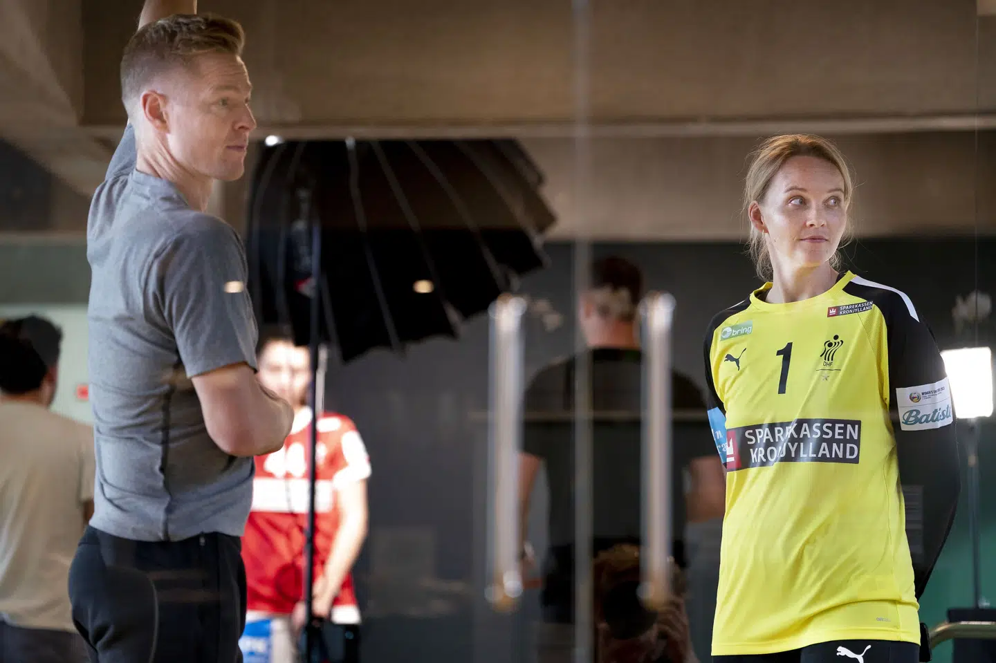 Landstrænertræner Jesper Jensen og Sandra Toft under mediedagen for håndboldlandsholdet forud for EM i Slovenien. Liselotte Sabroe/Ritzau Scanpix