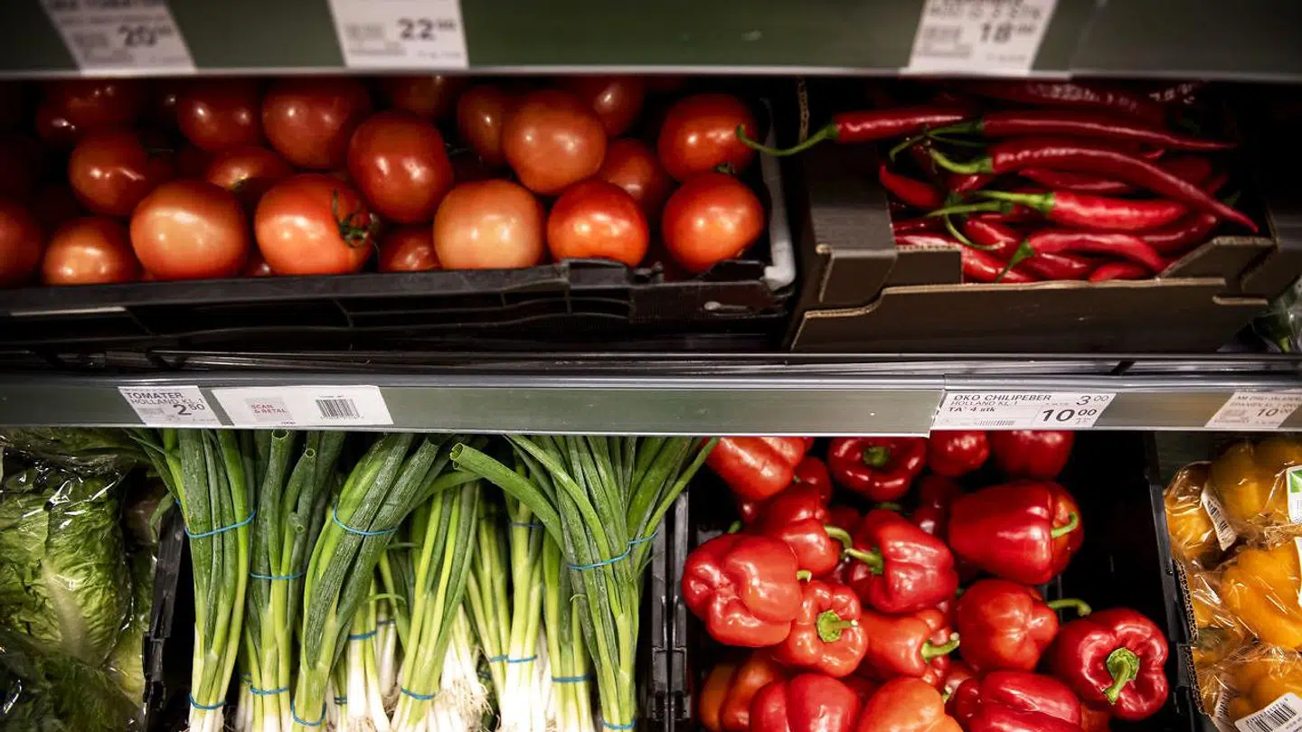 Coop sænker prisen på frugt og grønt i en kampagne for at fjerne moms på selvsamme varer.