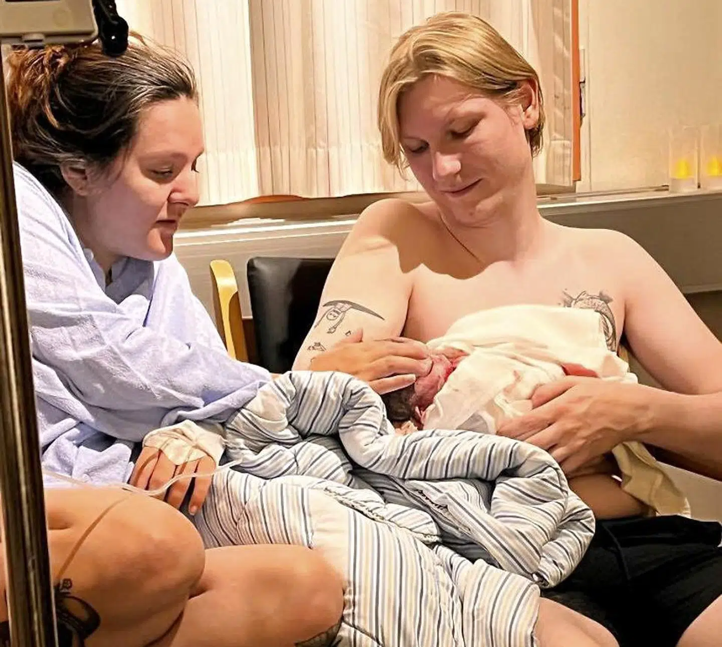 Celeste Egede og Niklas Rasmussen er forældre til en dødfødt datter. De føler sig dårlig behandlet af hospitalet, der ikke tog hensyn til deres behov, da de sad med dødfødte Eleanor blandt alle de glade nyslåede forældre på barselsafsnittet. (PRIVATFOTO)