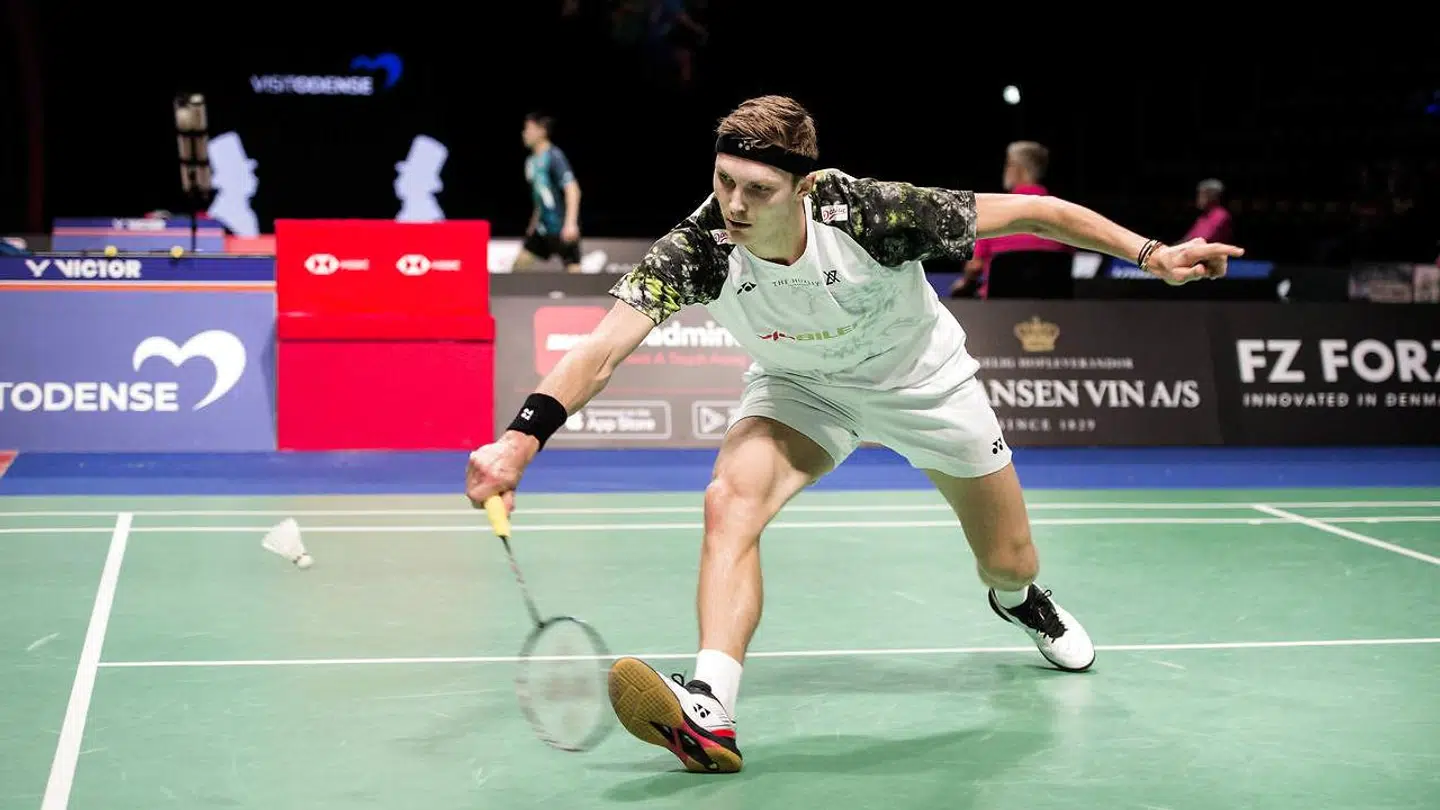 Axelsen røg fredag ud af turneringen.