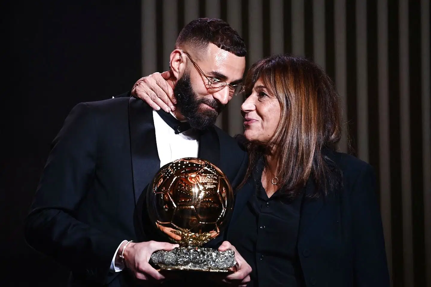 Karim Benzema og hans mor, Malika, ved Ballon d'Or-uddelingen.