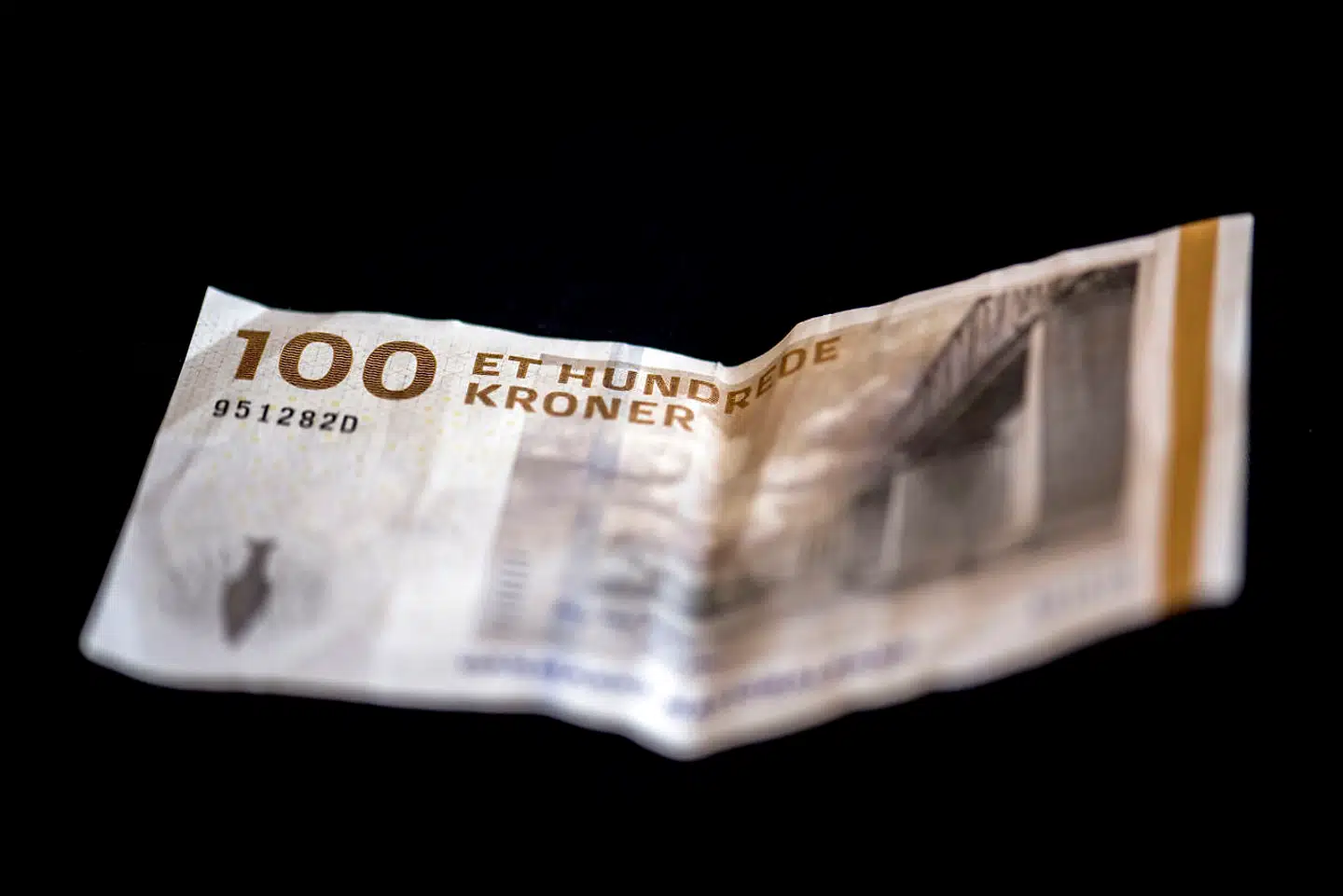 Har du 100 kroner om måneden, som du kan undvære, er det nok til at komme i gang med at investere.