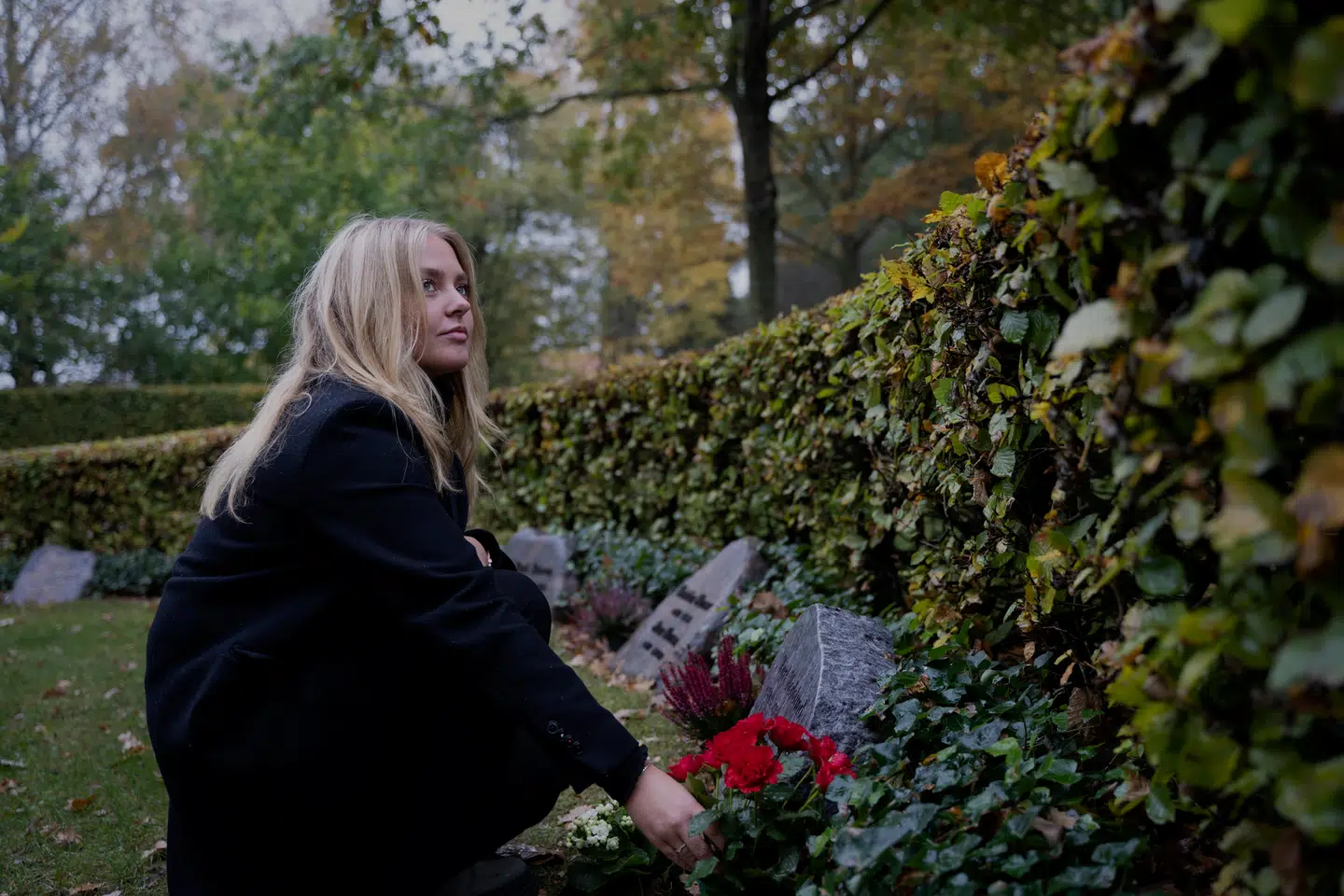 Melanie Hedelunds morfar, Kurt, gik bort i september efter en smertefuld tid på plejehjem. Nu råber hun op om problemerne i håbet om, at det kan hjælpe andre ældre, der ikke har pårørende.