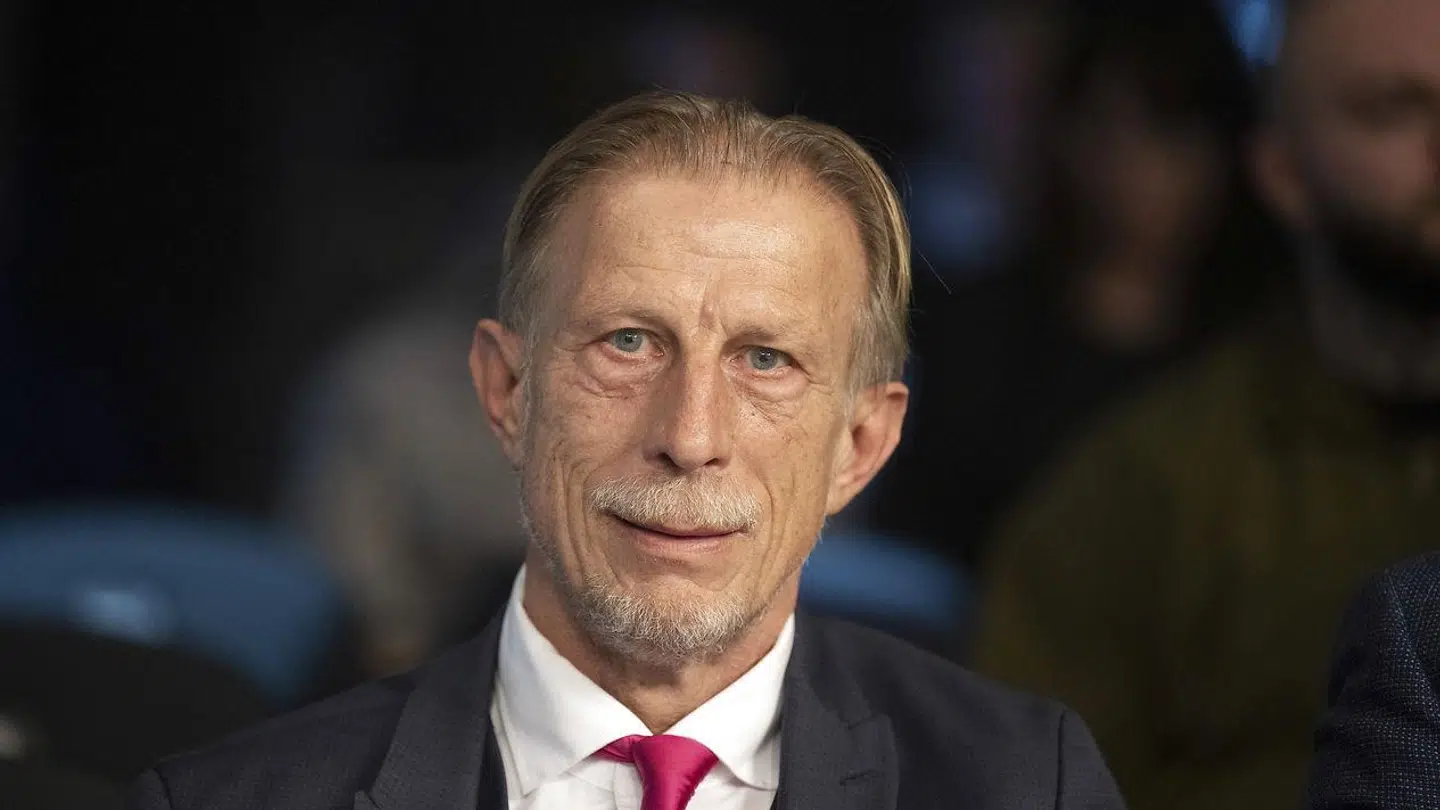 Den mangeårige tyske træner Christoph Daum har fået kræft, skriver han.