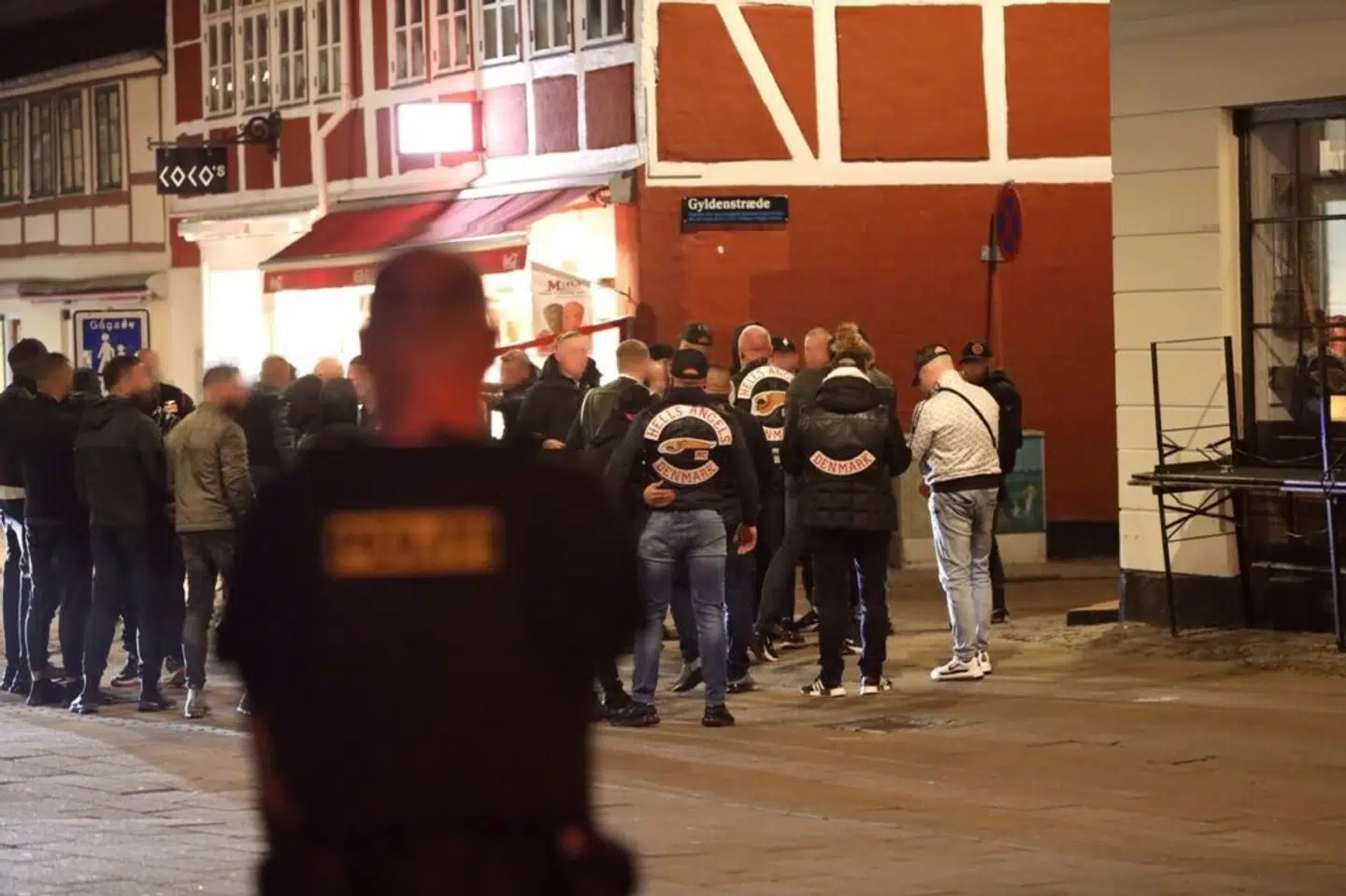 Hells Angels manifesterede deres tilstedeværelse i Helsingør, der historisk har været Bandidos-område. Foto: presse-fotos.dk