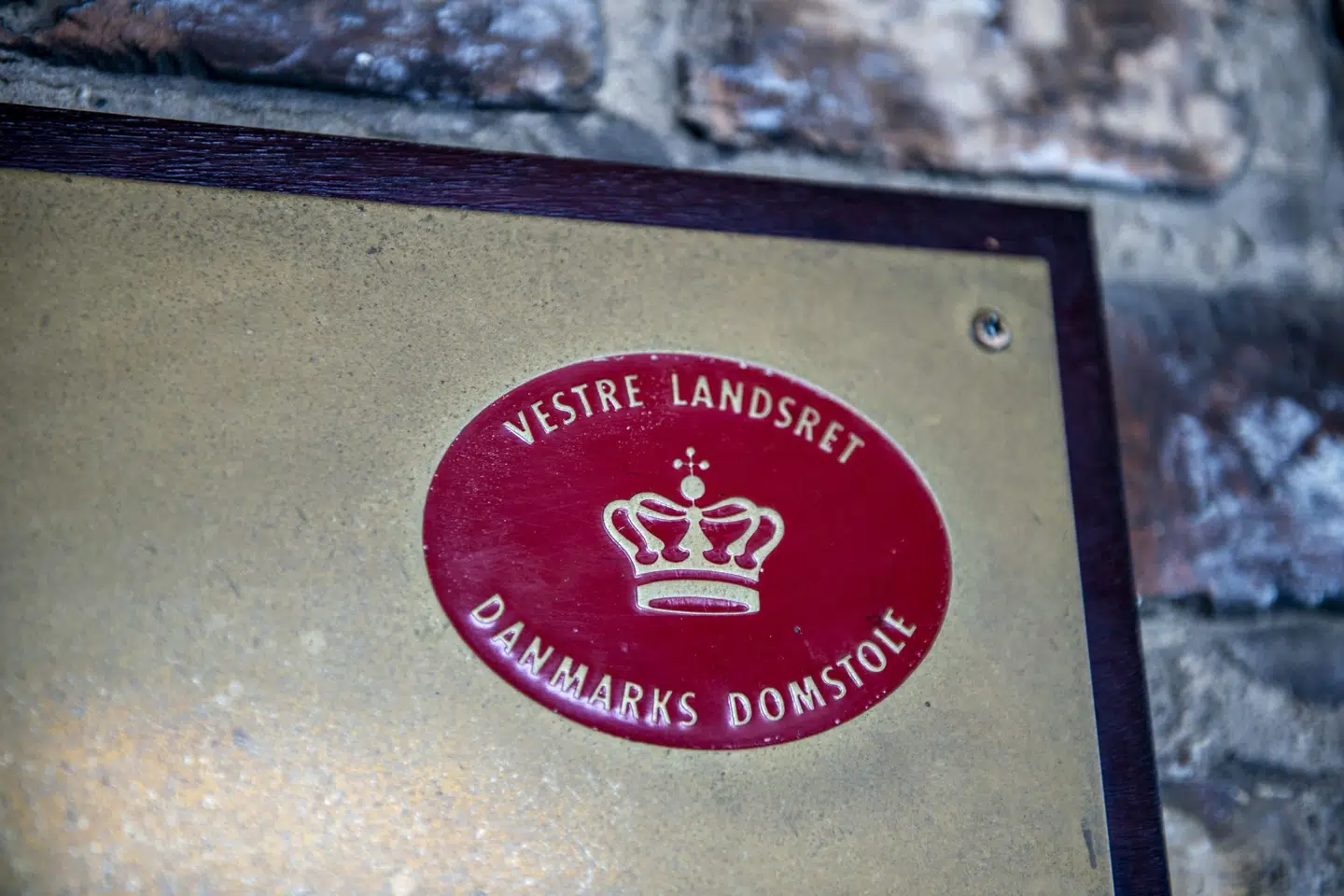 Ved Vestre Landsret er en mand blevet frifundet for to forhold om hash, efter at DNA-bevis blev undersøgt igen. Hans straf er blevet nedsat med fire måneder til et år og otte måneders fængsel. (Arkivfoto) Henning Bagger/Ritzau Scanpix