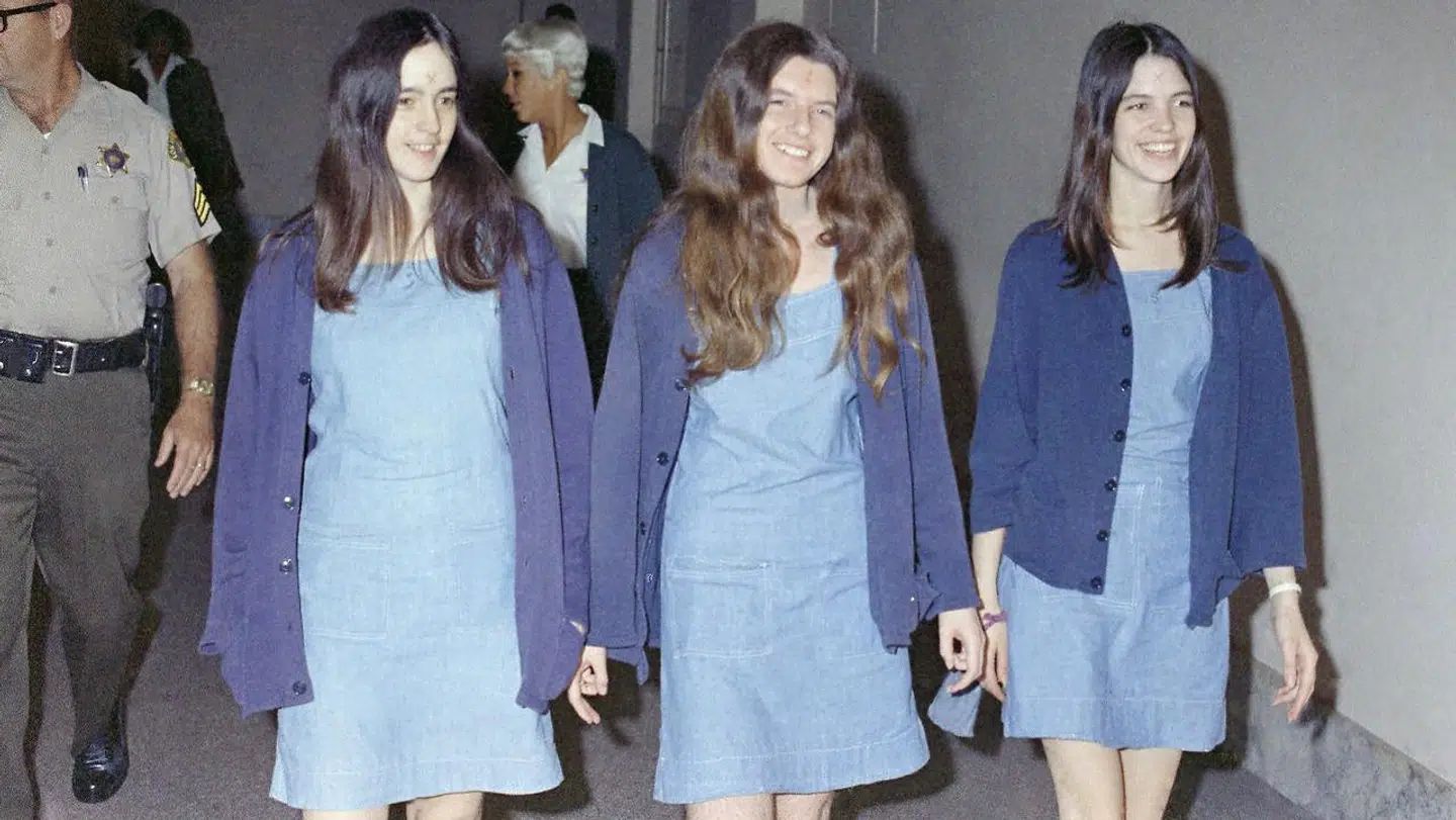 Her ses tre af de kvinder, der sammen med Charles Manton begik ni mord mod uskyldige mennesker. I midten ses Patricia Krenwinkels.